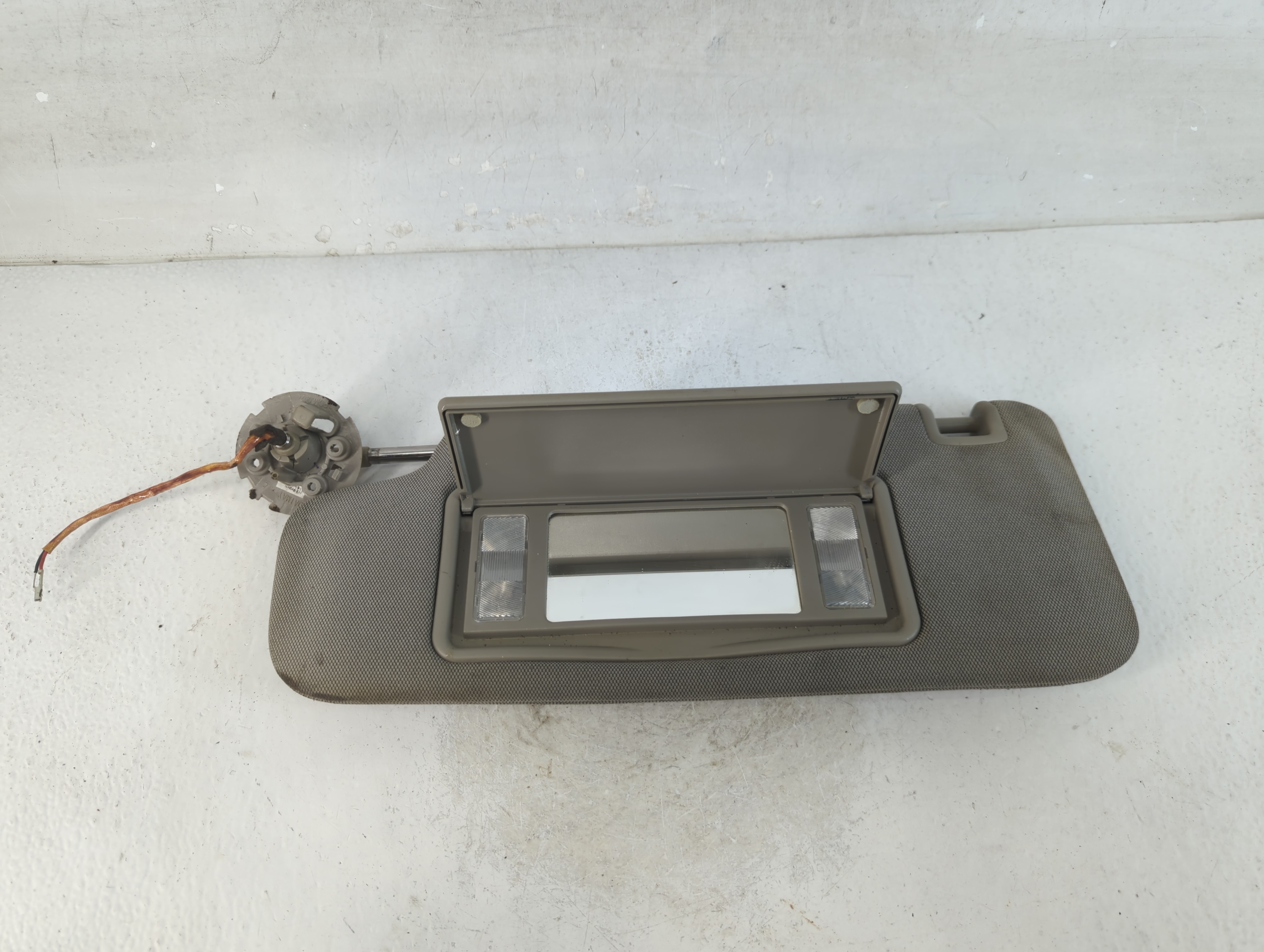 2010-2013 Cadillac Cts Driver Sun Visor Mirror Left Sunvisor Dark Gray 925158 - Oemusedautoparts1.com