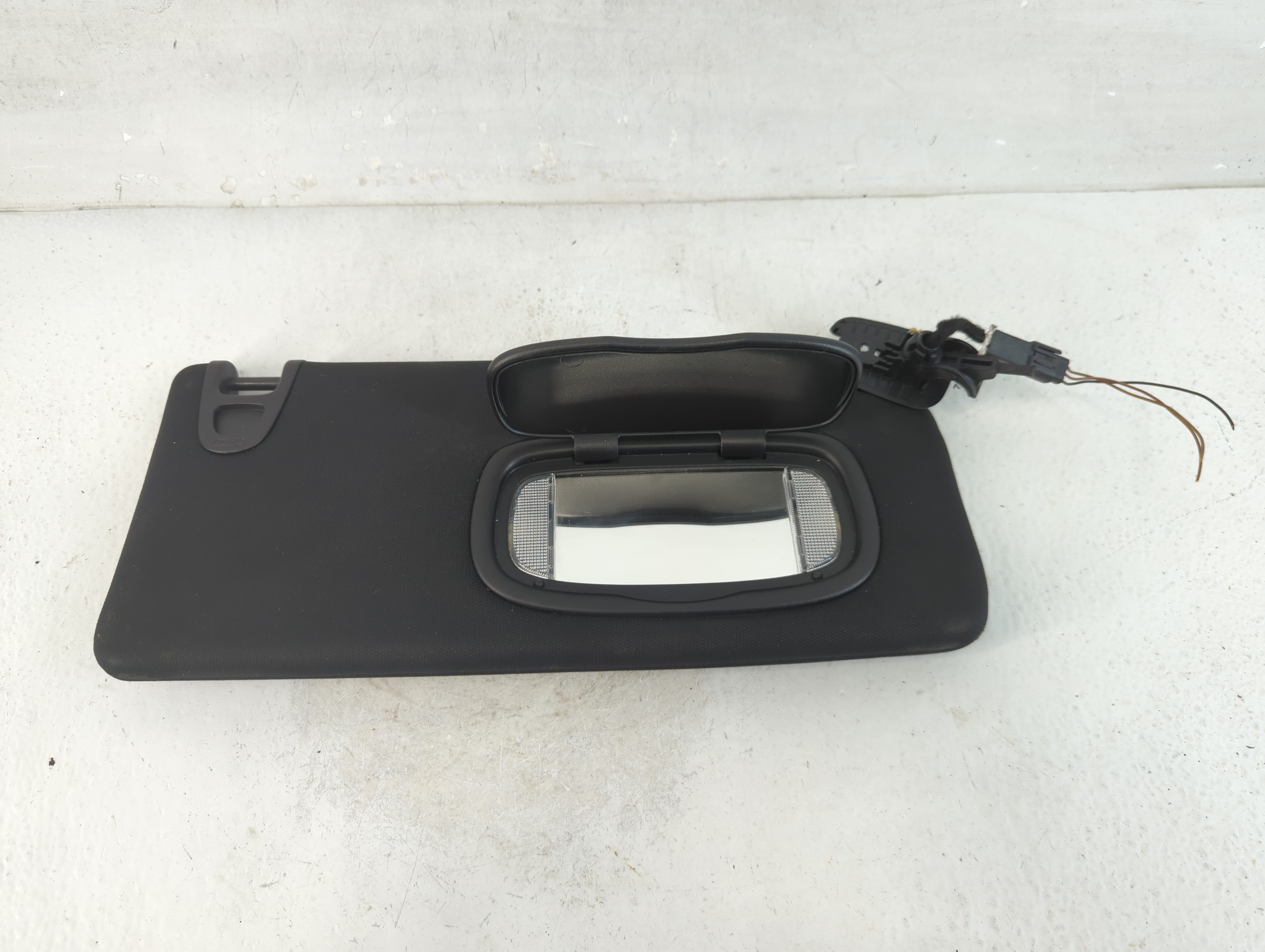 2015-2015 Chrysler 200 Driver Sun Visor Mirror Left Sunvisor Black 925162 - Oemusedautoparts1.com