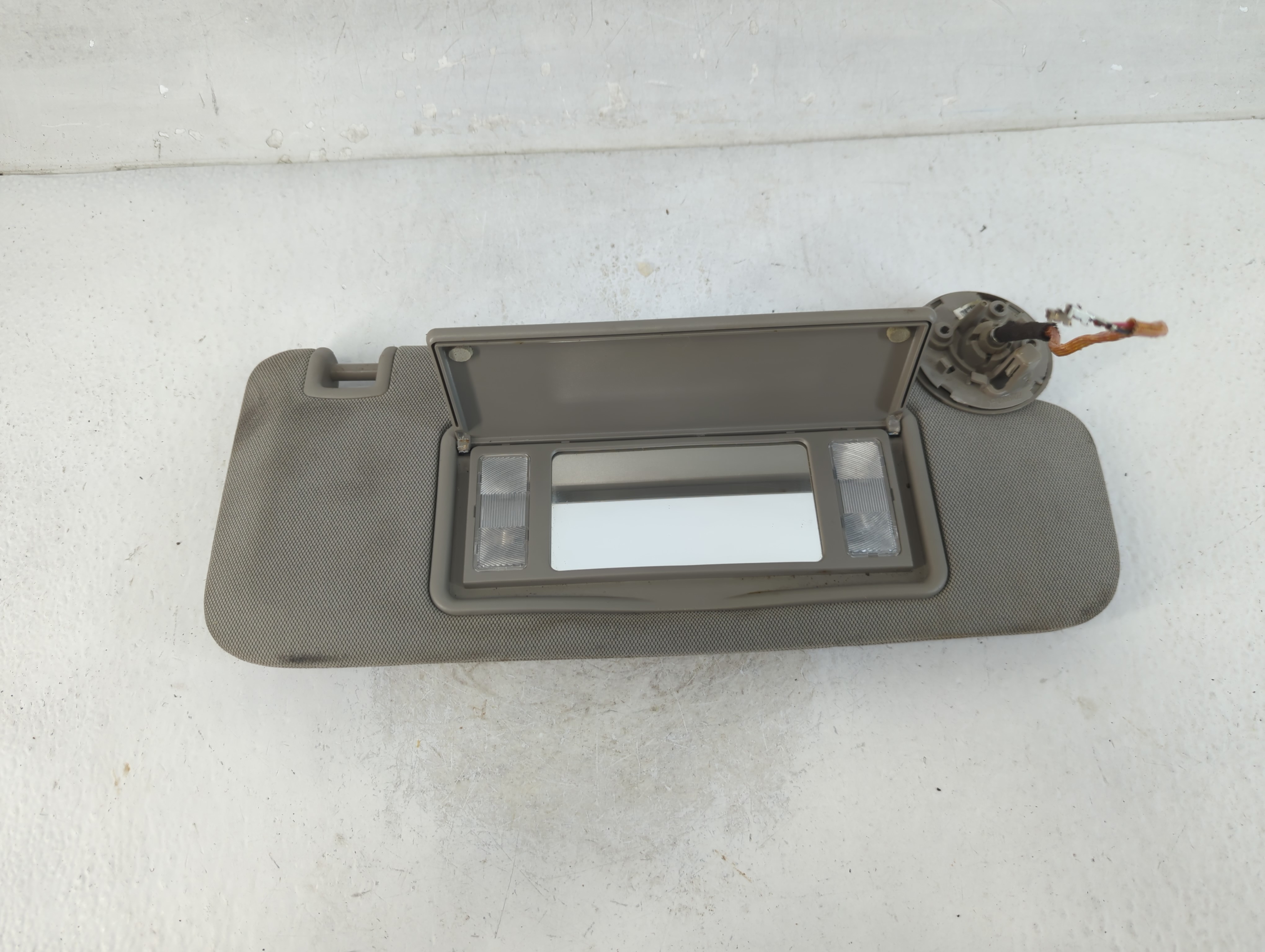 2013-2013 Cadillac Ats Driver Sun Visor Mirror Left Sunvisor Dark Gray 925167 - Oemusedautoparts1.com