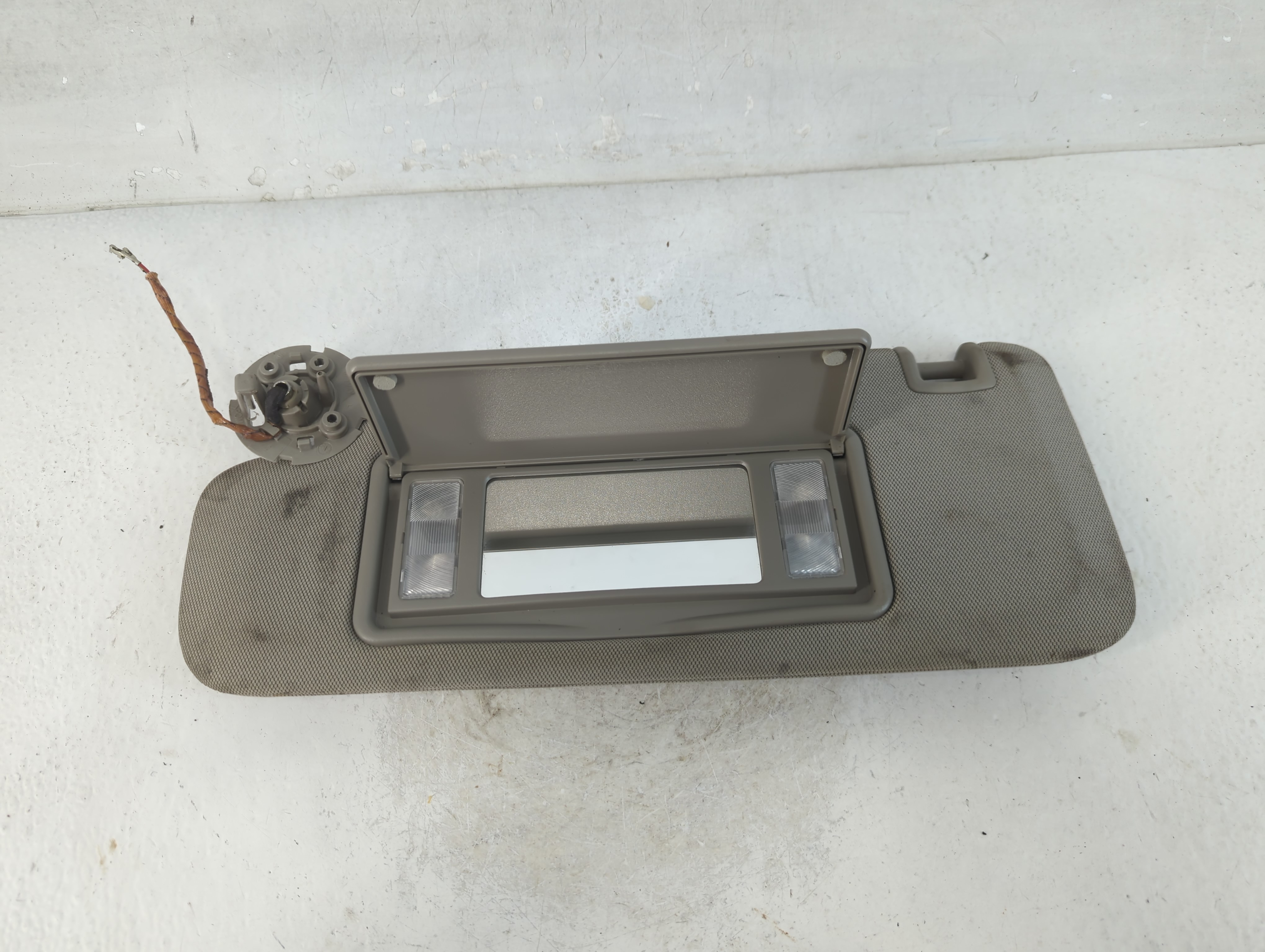 Cadillac Cts Passenger Sun Visor Mirror Right Sunvisor Gray 925168 - Oemusedautoparts1.com