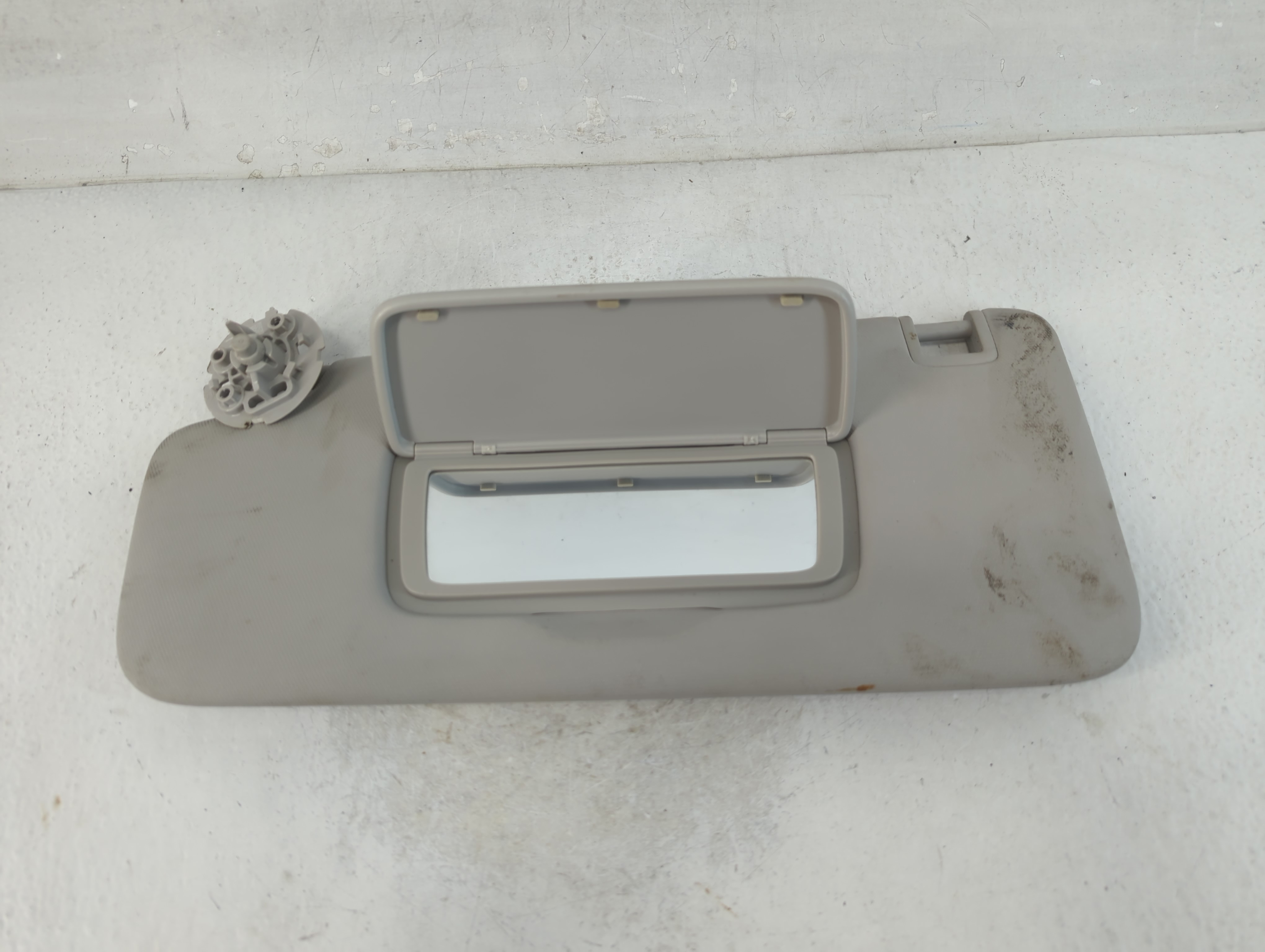 2021-2022 Chevrolet Trailblazer Driver Sun Visor Mirror Left Sunvisor 925177 - Oemusedautoparts1.com