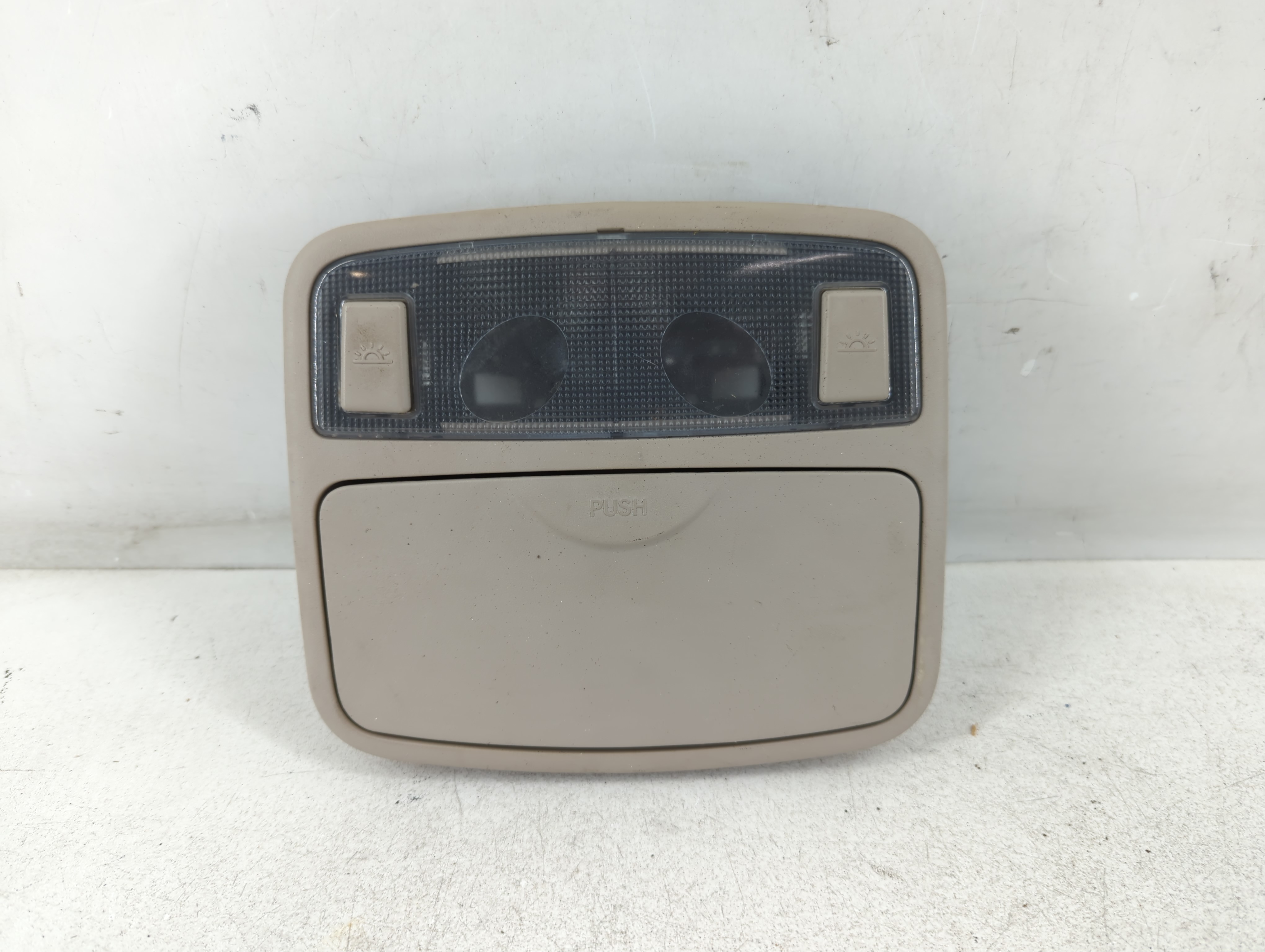 2004 Kia Spectra Overhead Roof Console 925405 - Oemusedautoparts1.com
