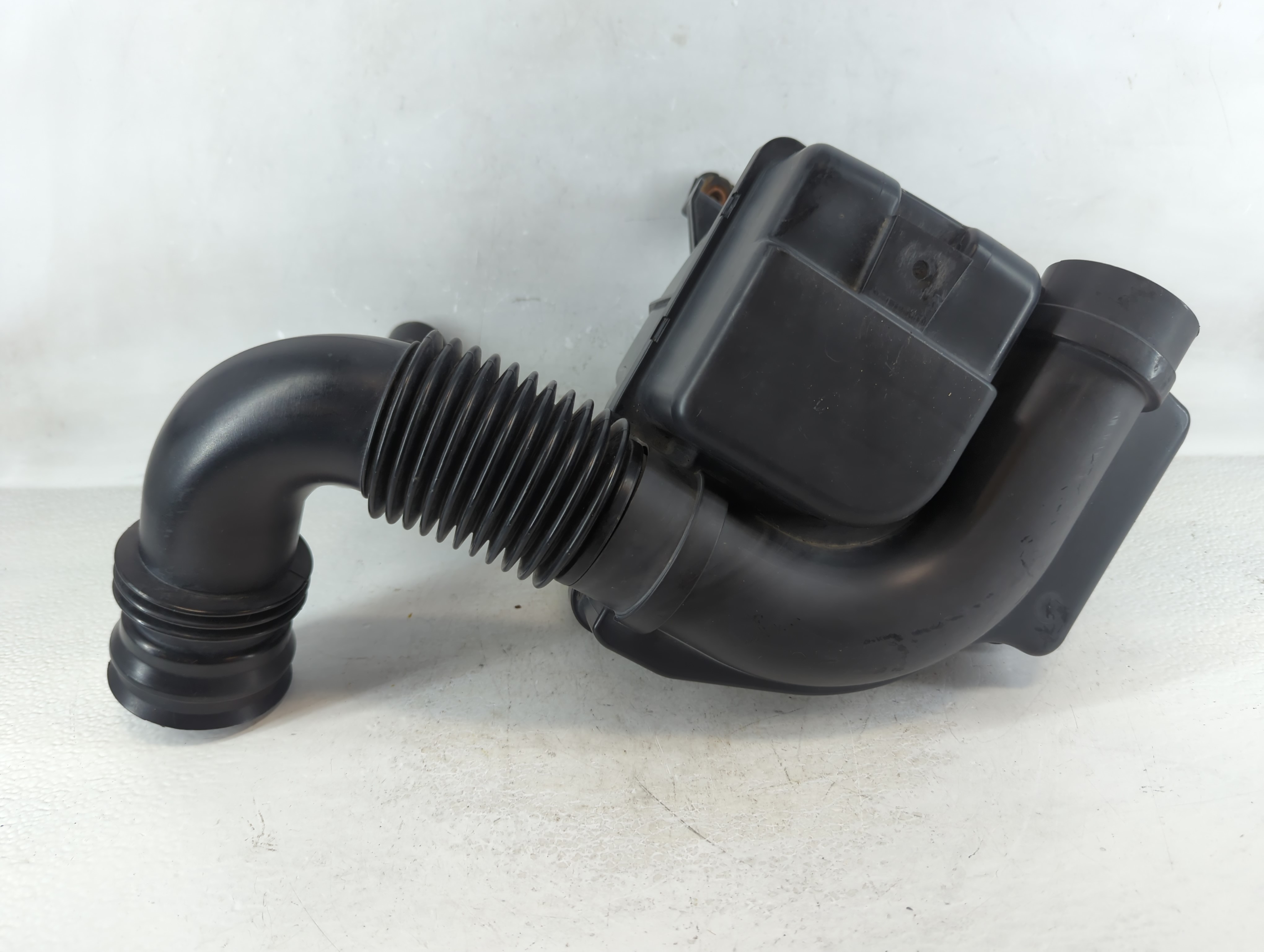 2000 Subaru Impreza Air Cleaner Intake Duct Hose Tube 925412 - Oemusedautoparts1.com