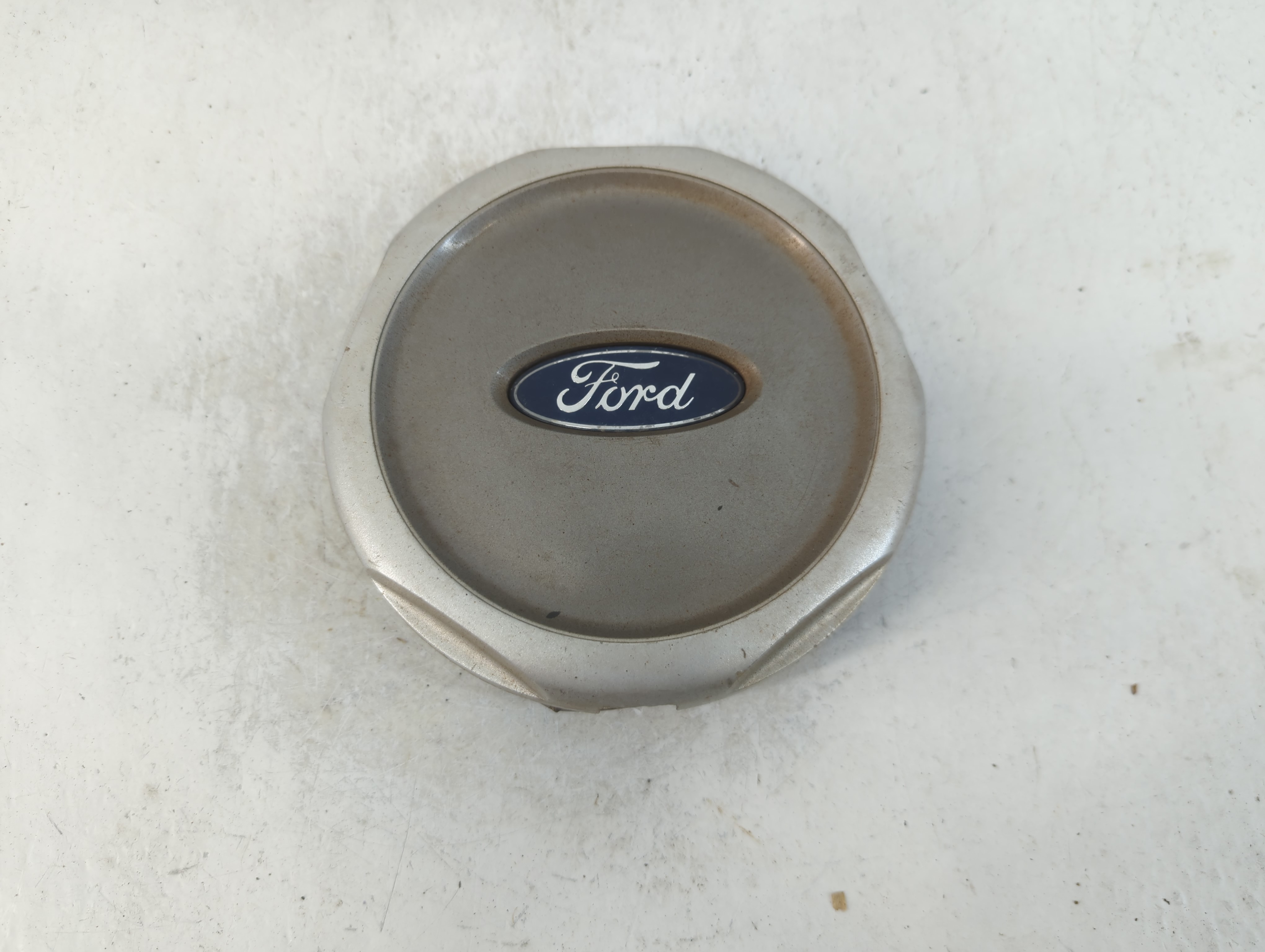 2001 Ford Explorer Center Cap Oem 925428 - Oemusedautoparts1.com