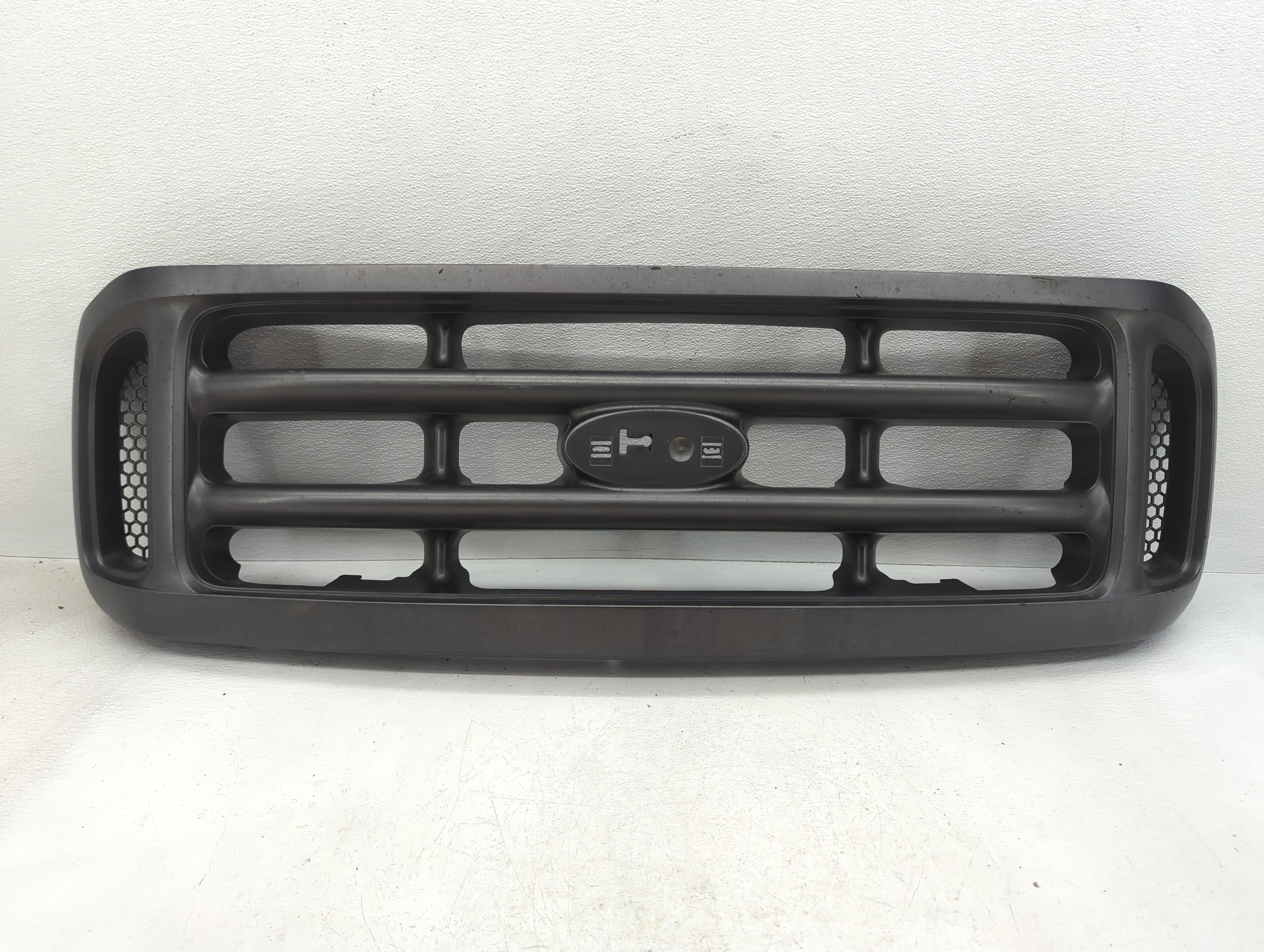 Ford F-250 Front Bumper Grille Cover 925434 - Oemusedautoparts1.com