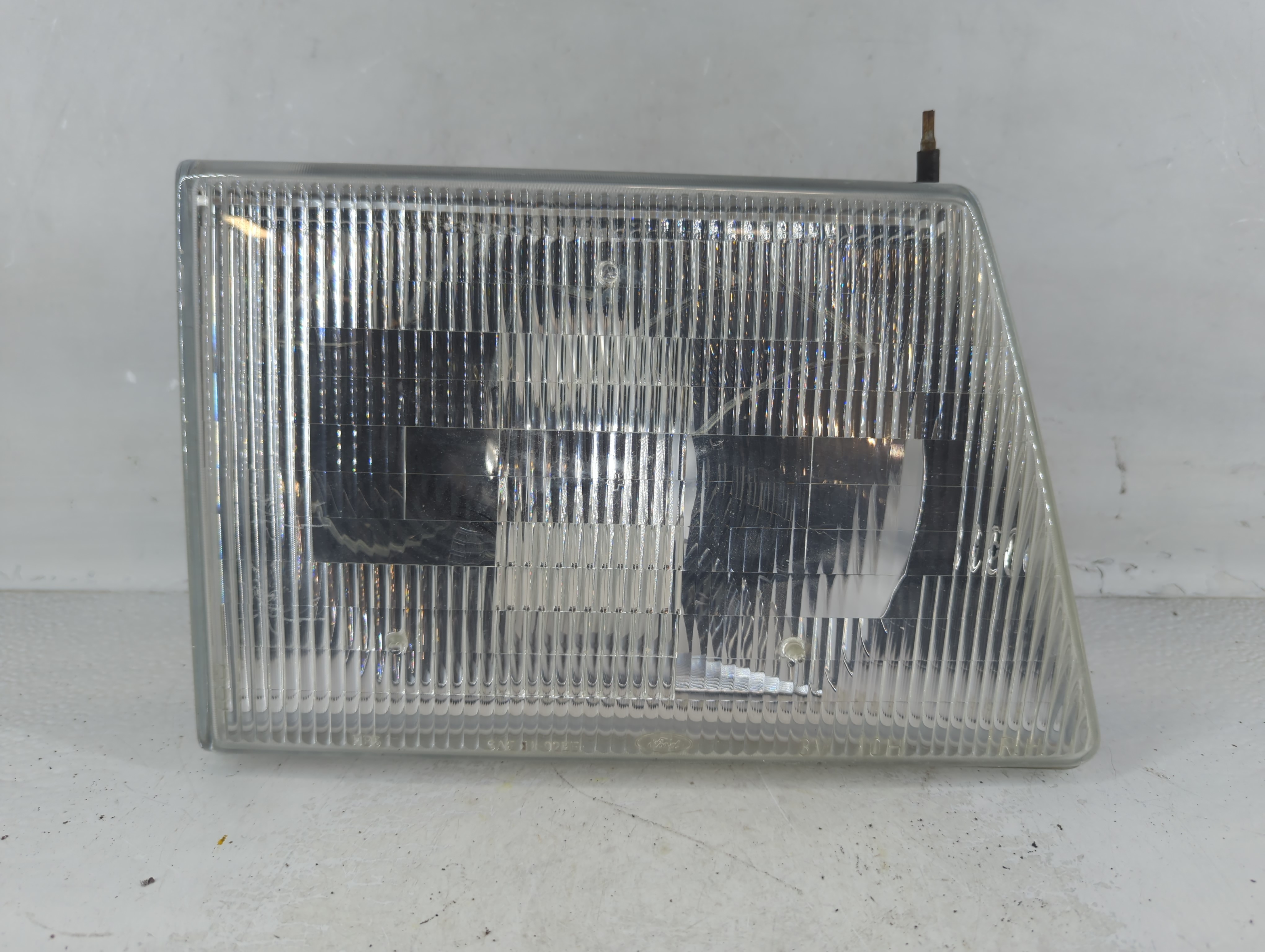 Picture of 2002-2014 Ford E-150 Passenger Right Oem Head Light Headlight Lamp 925445