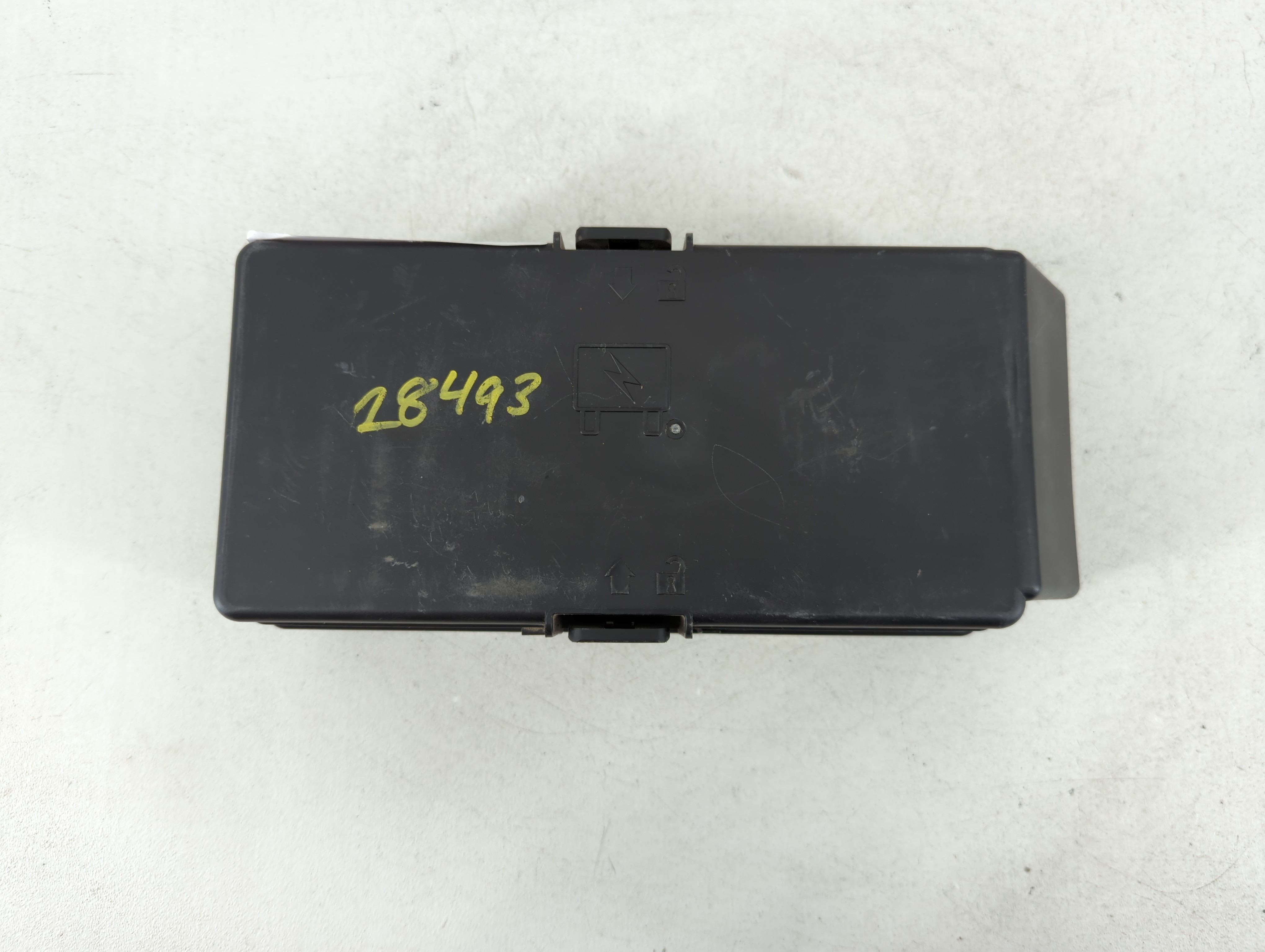 Picture of 2009-2010 Pontiac G6 Fusebox Fuse Box Relay Module 13573532 925454