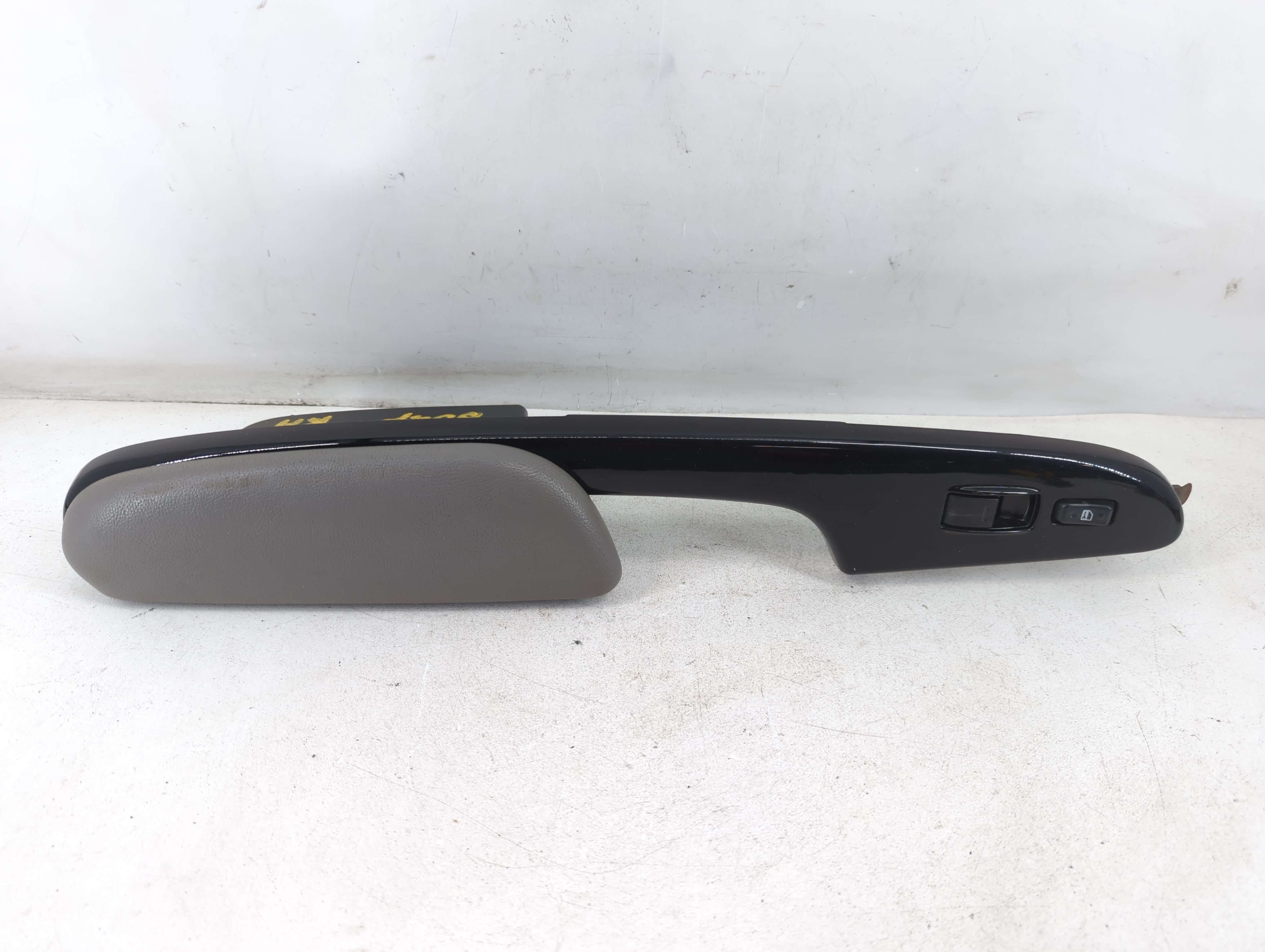 Picture of 2004 Toyota Sienna POWER WINDOW SWITCH BEZEL 925461