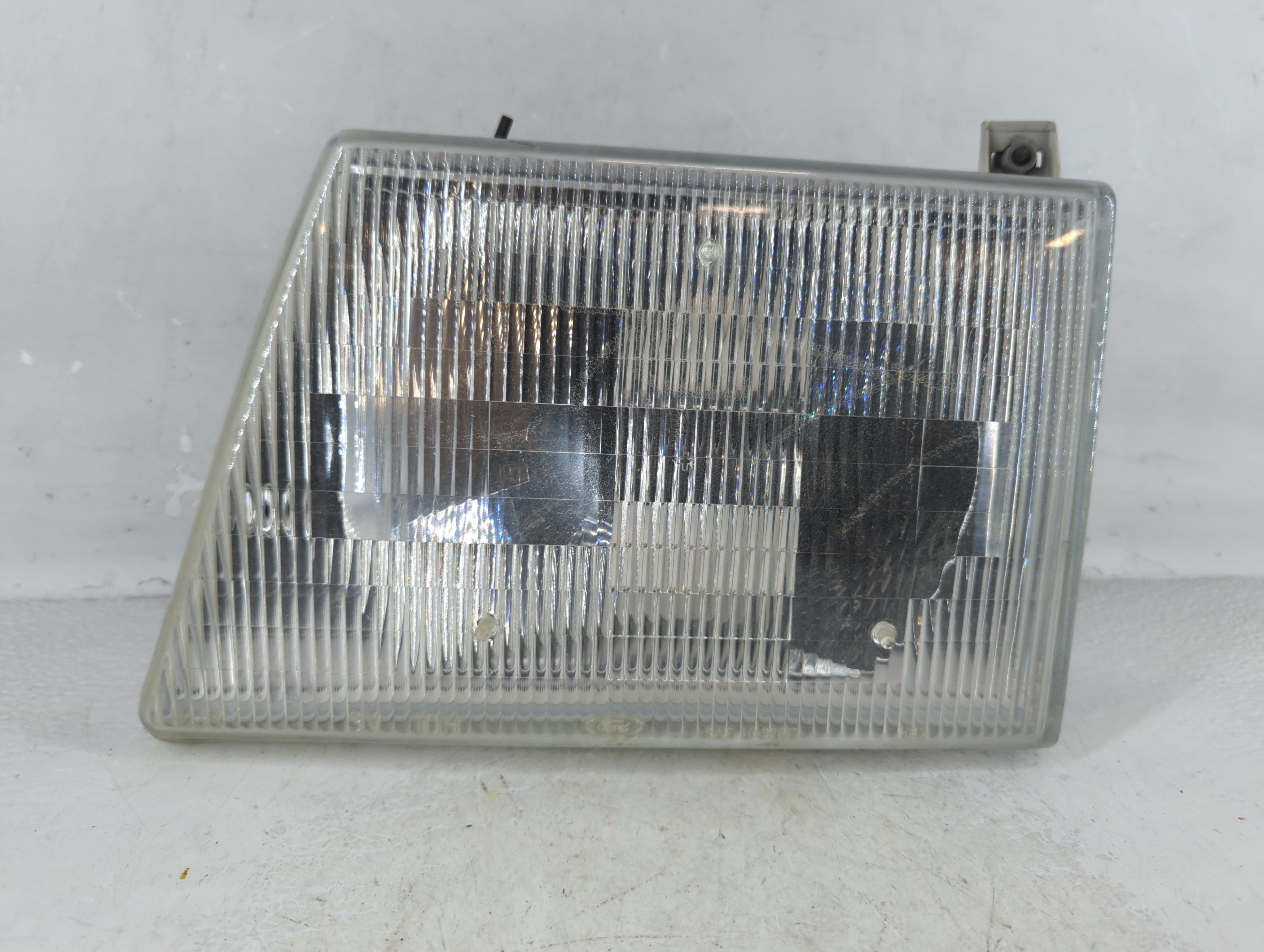 Picture of Ford E-150 Passenger Right Oem Head Light Headlight Lamp 925493