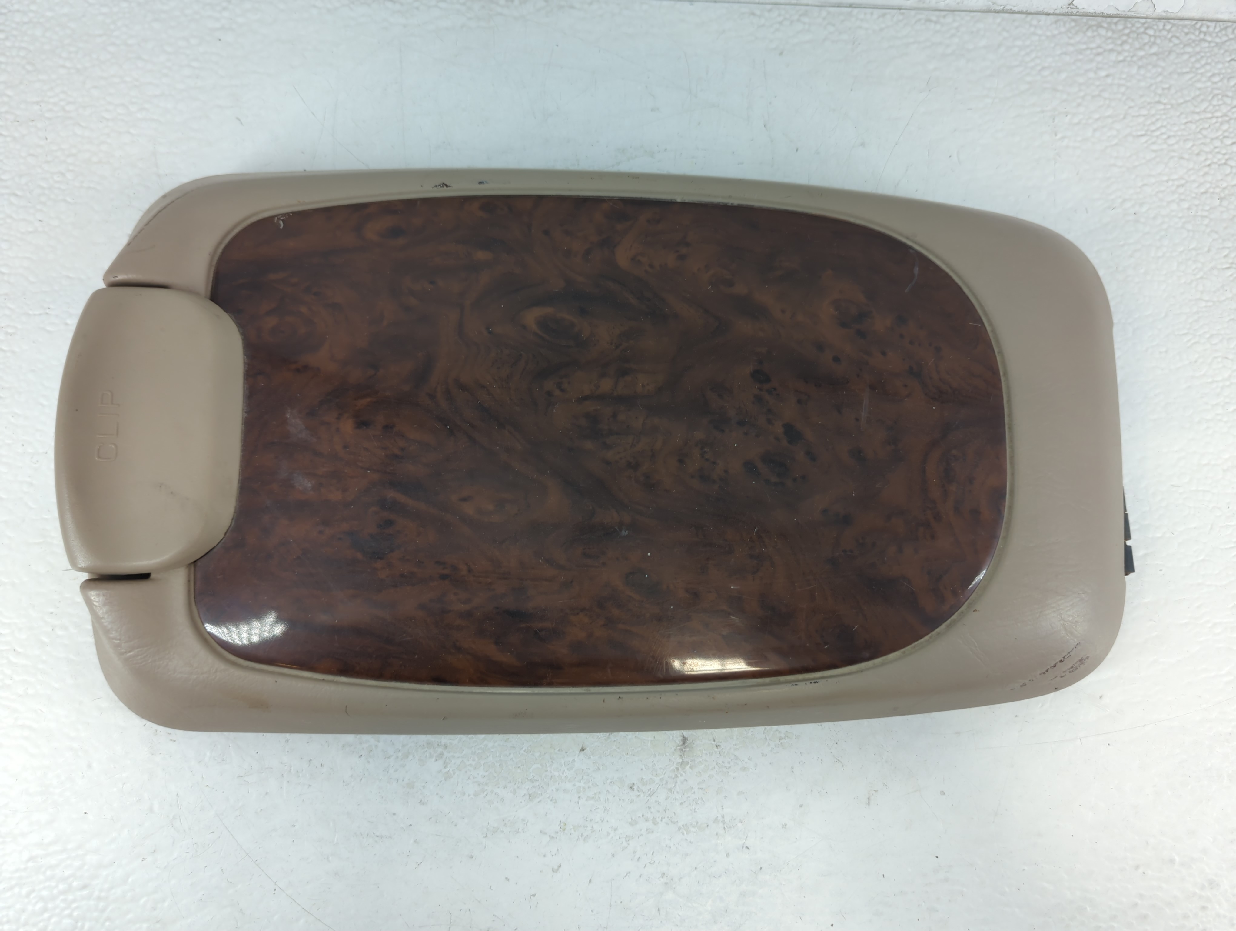 2000 Ford Excursion Center Console Armrest Cover Lid 925496 - Oemusedautoparts1.com