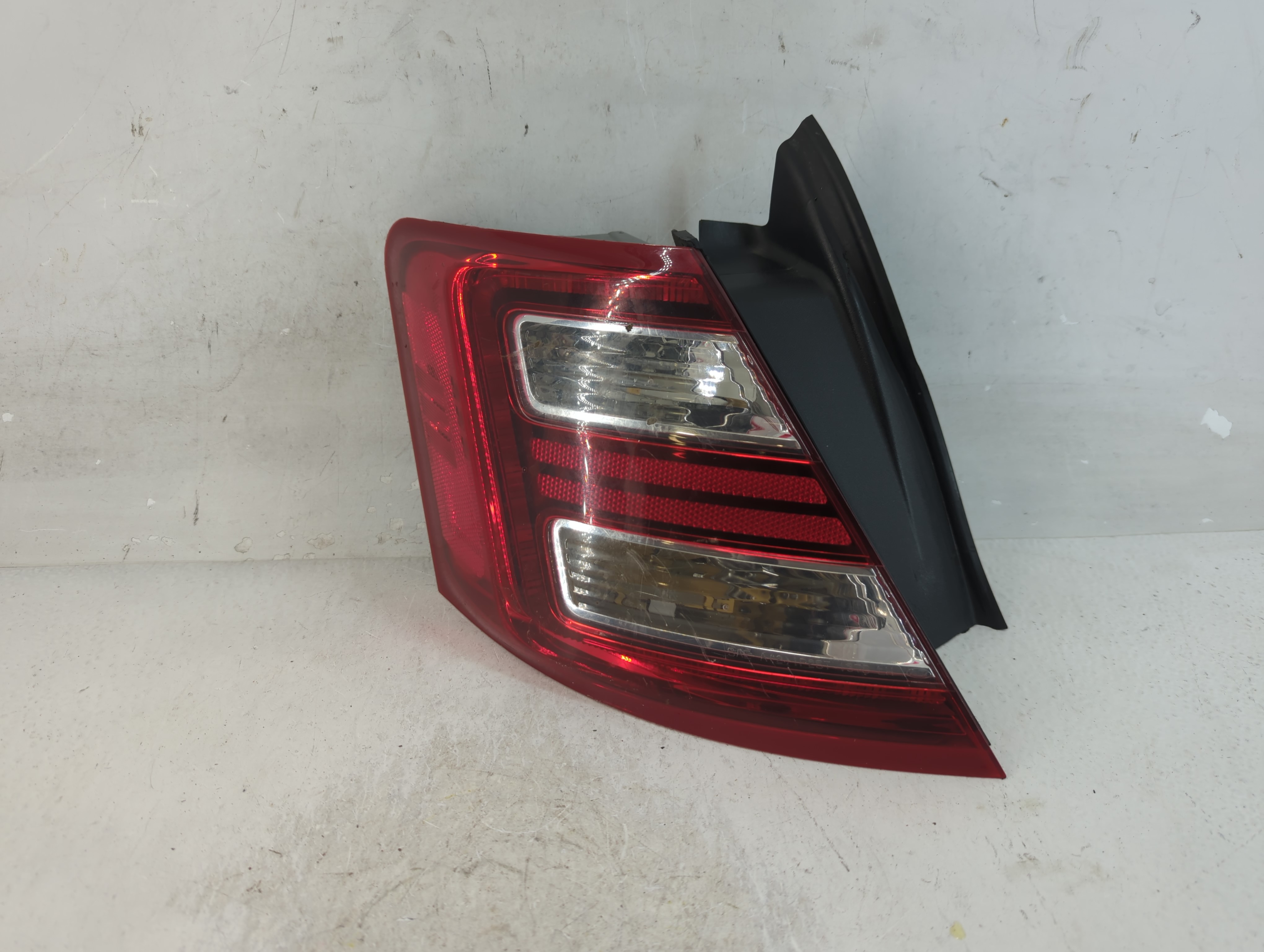 2013-2019 Ford Taurus Driver Left Side Tail Light Taillight Oem 925500 - Oemusedautoparts1.com