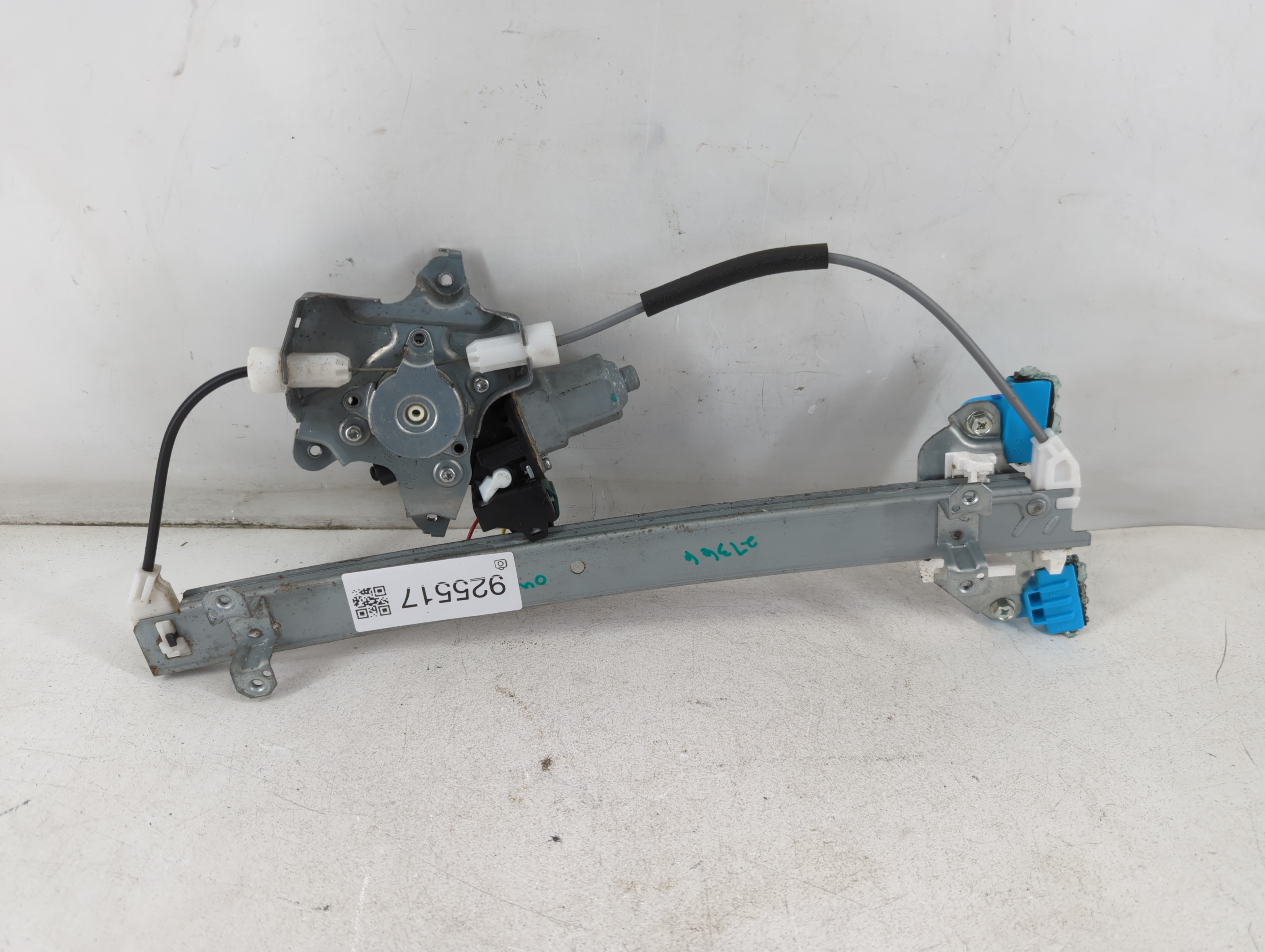 2003-2006 Mitsubishi Outlander Window Regulator Passenger Front 925517 - Oemusedautoparts1.com