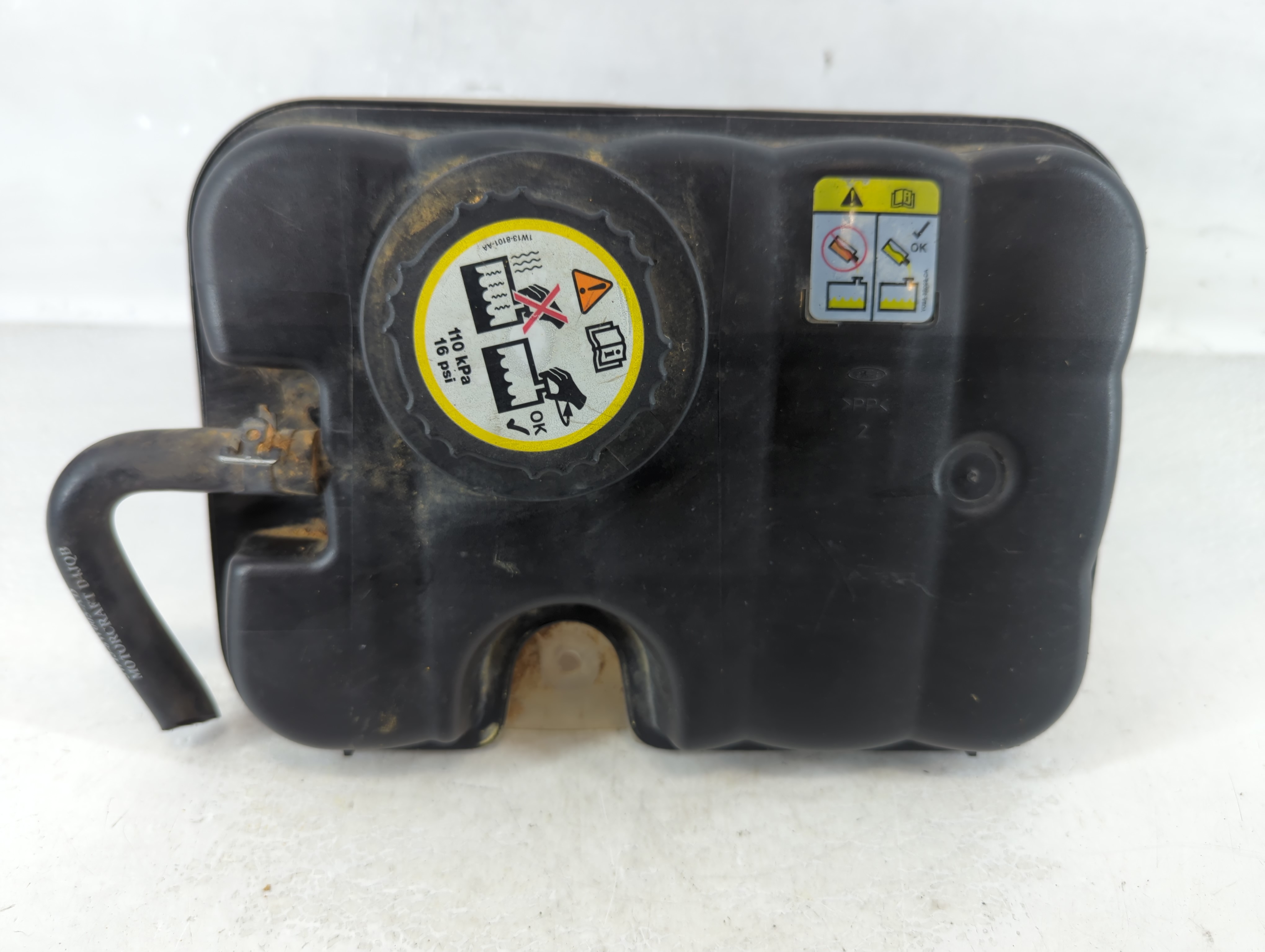 2003 Ford Crown Victoria Radiator Coolant Overflow Expansion Tank Bottle 925520 - Oemusedautoparts1.com