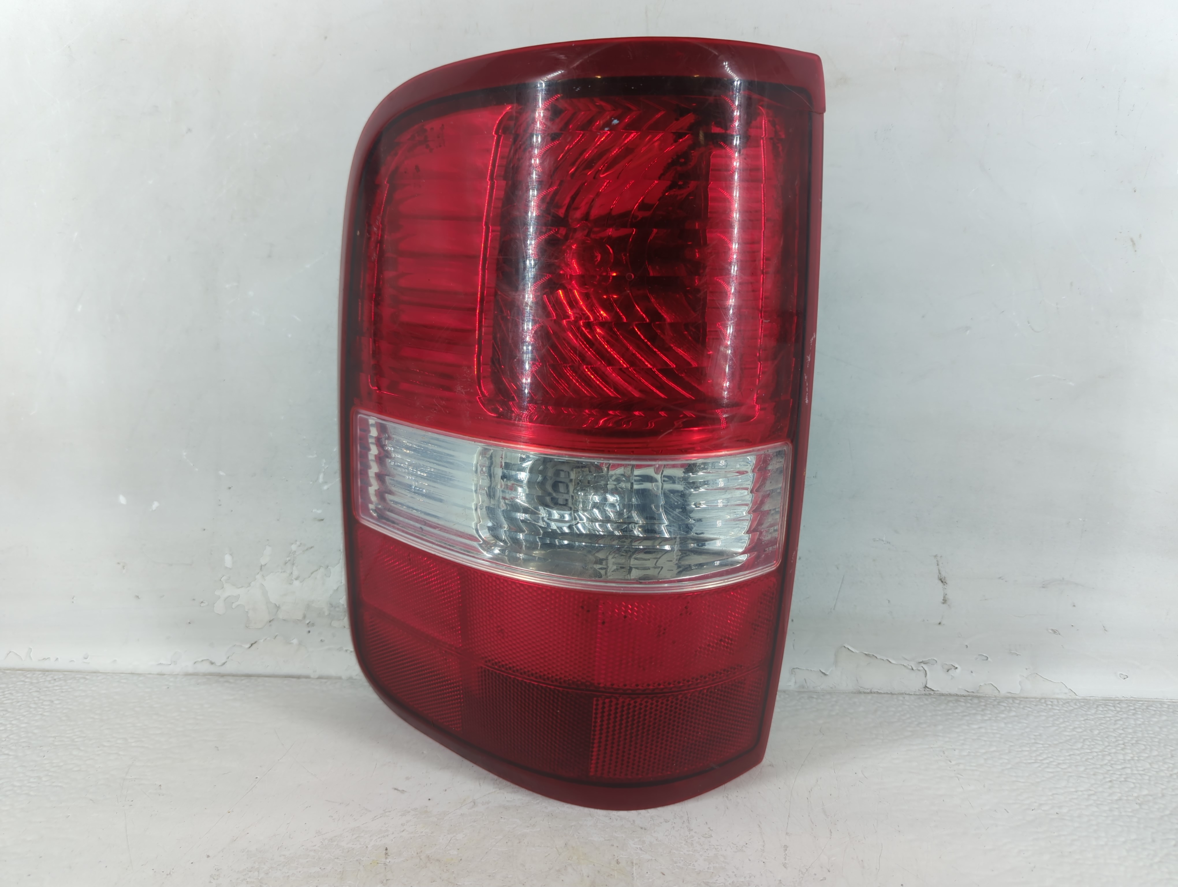 2004-2009 Ford F-150 Driver Left Side Tail Light Taillight Oem 925523 - Oemusedautoparts1.com