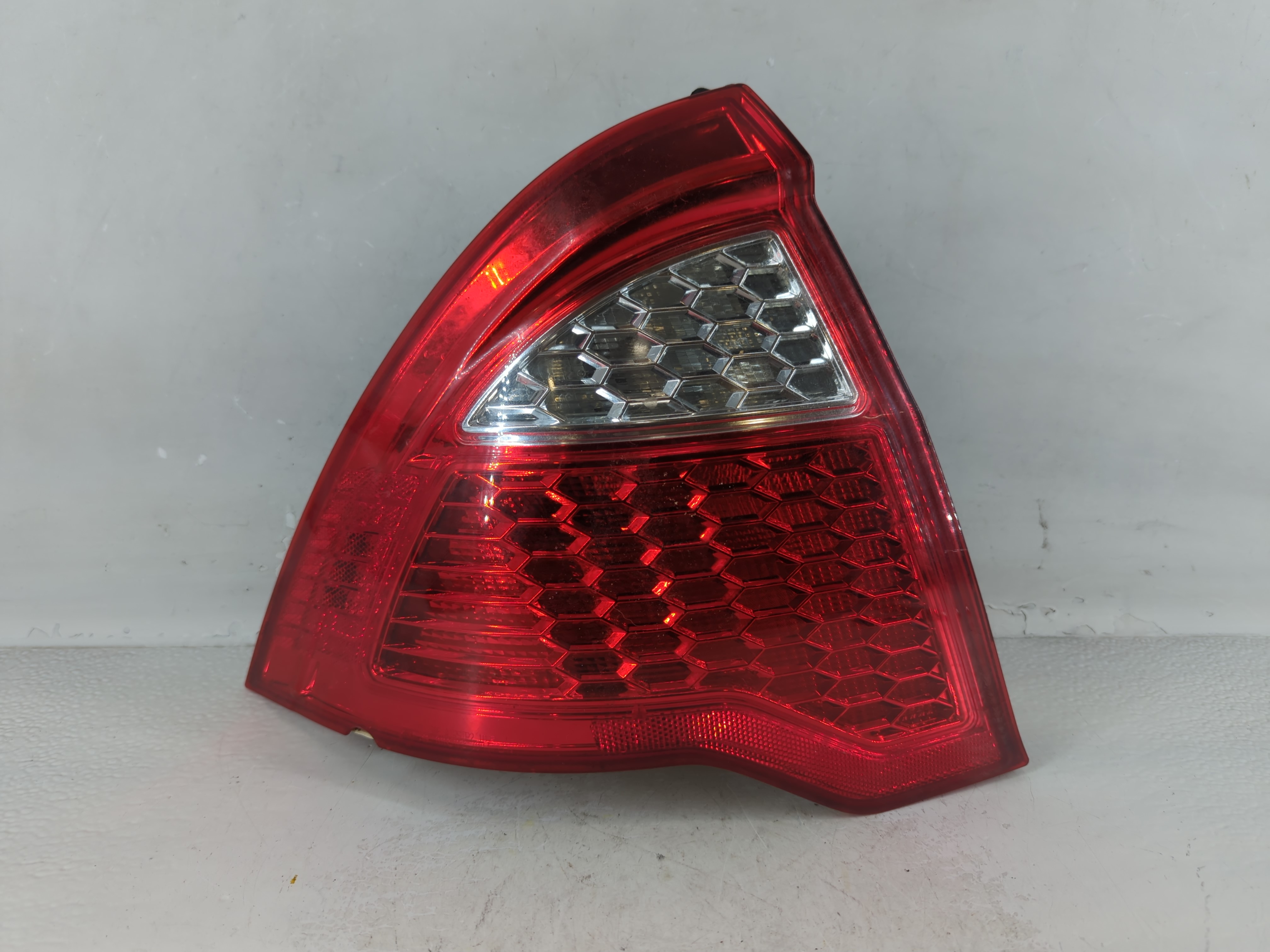 2010-2012 Ford Fusion Passenger Right Side Tail Light Taillight Oem 925573 - Oemusedautoparts1.com