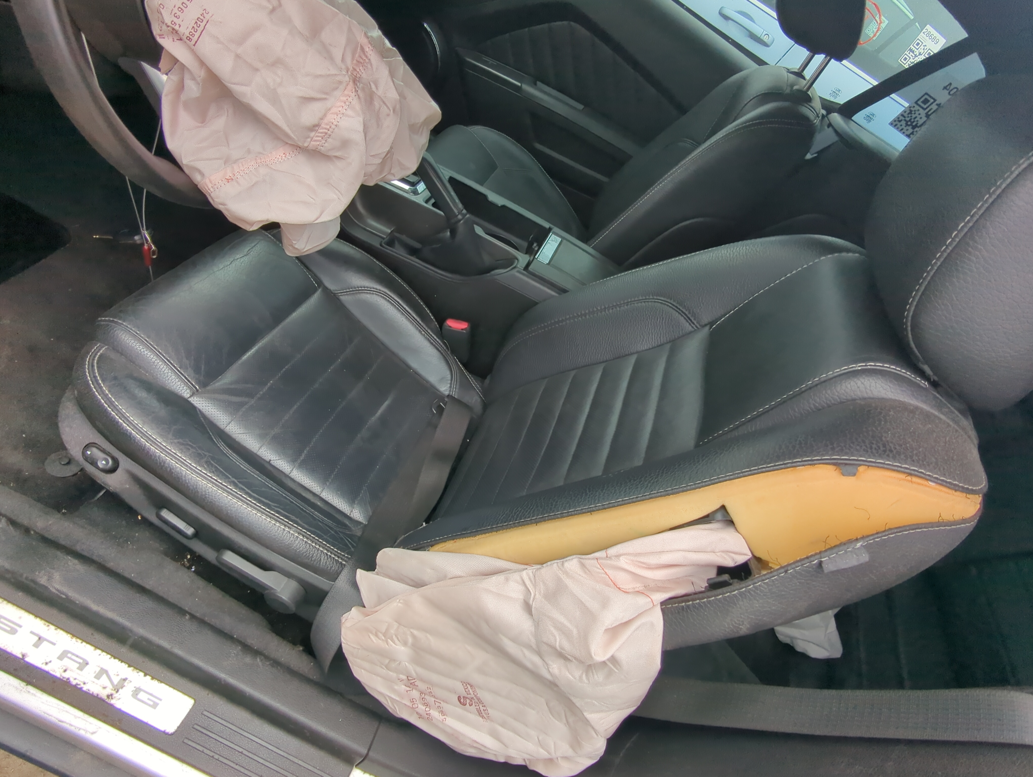 Picture of 2010-2012 Ford Mustang Passenger Front Seat Oem 926758