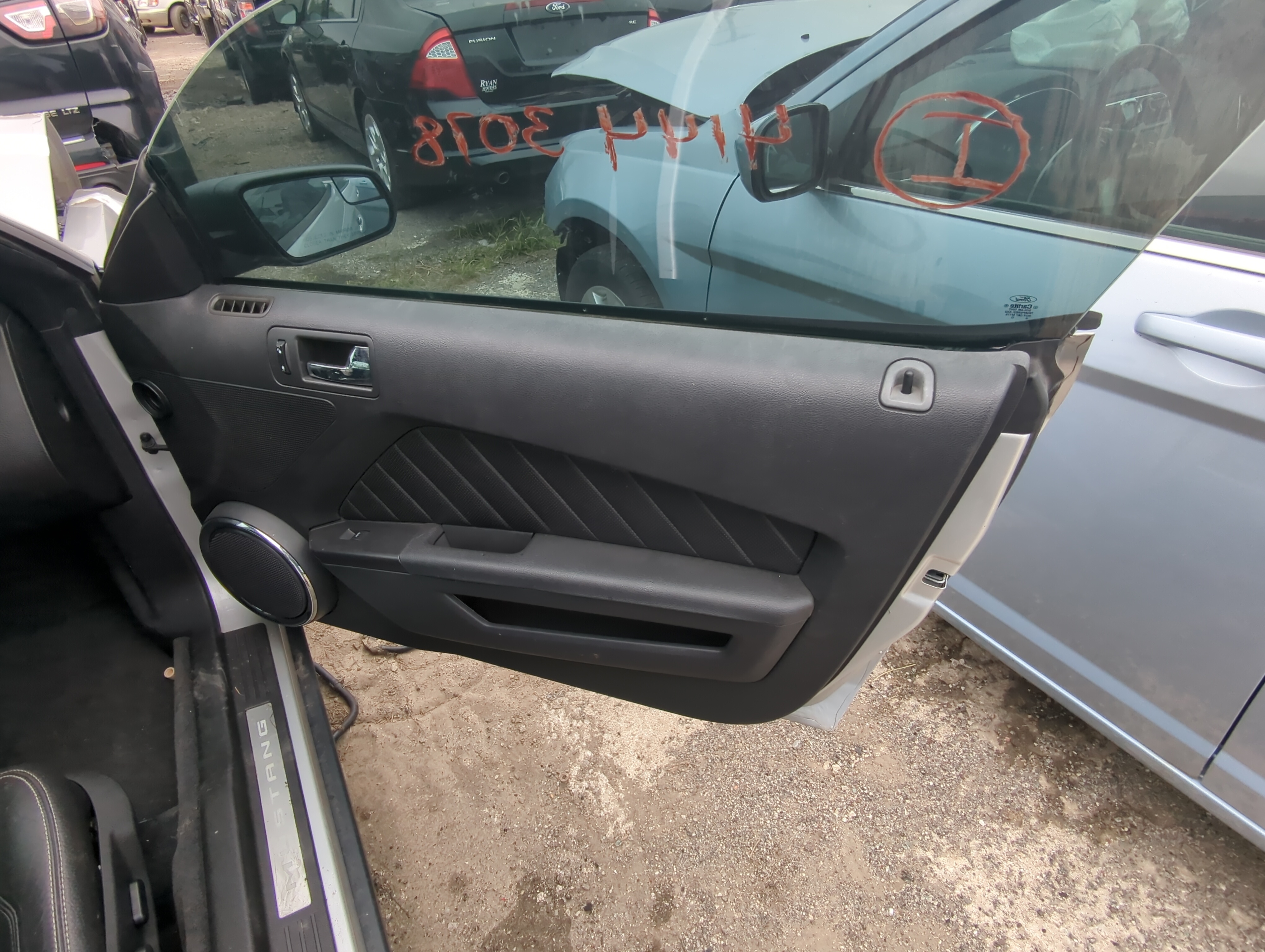 2011 Ford Mustang Front Right Passenger Interior Door Panel Trim 926826 - Oemusedautoparts1.com