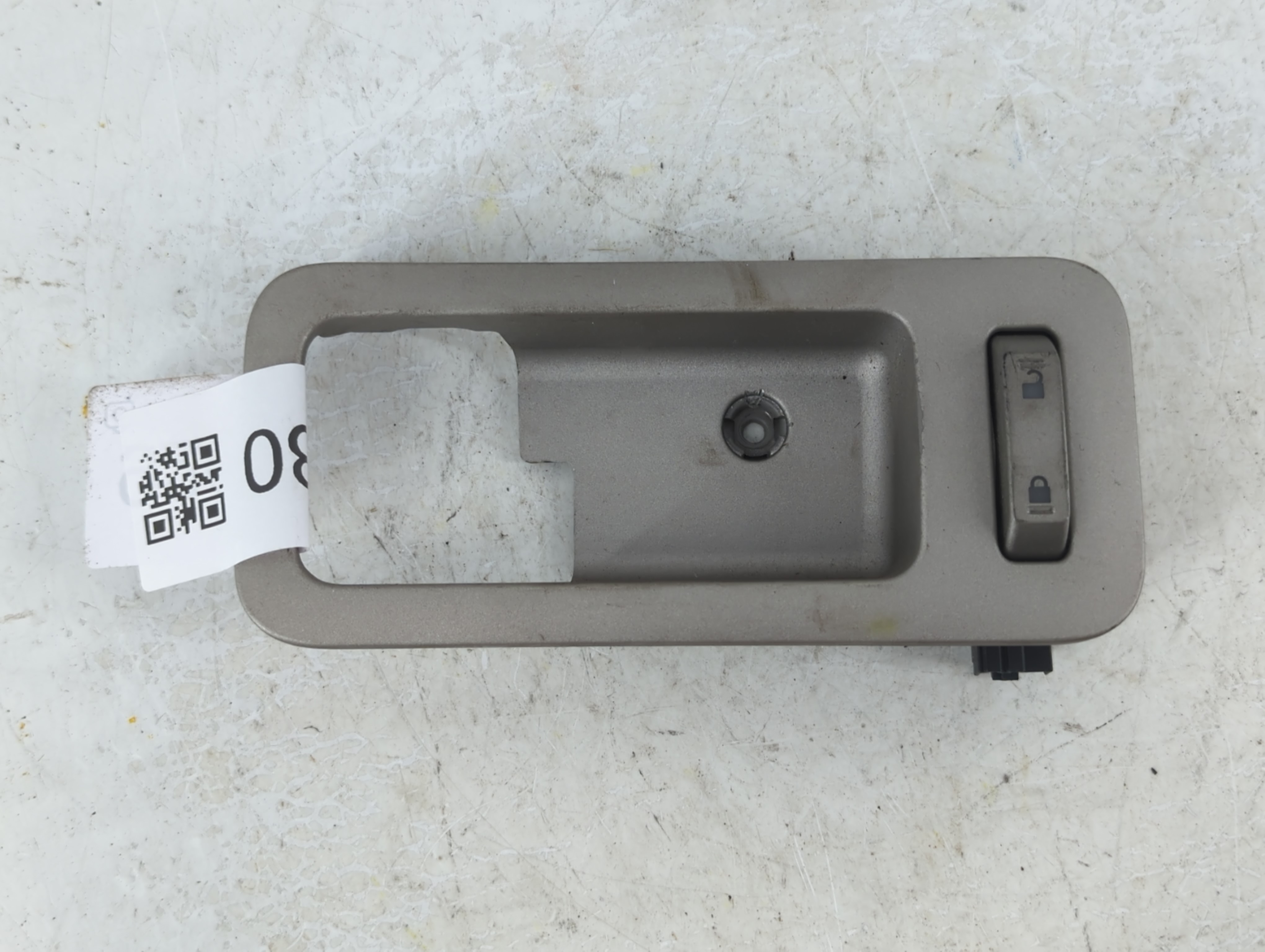2006 Lincoln Zephyr Inner Door Handle Bezel 926880 - Oemusedautoparts1.com