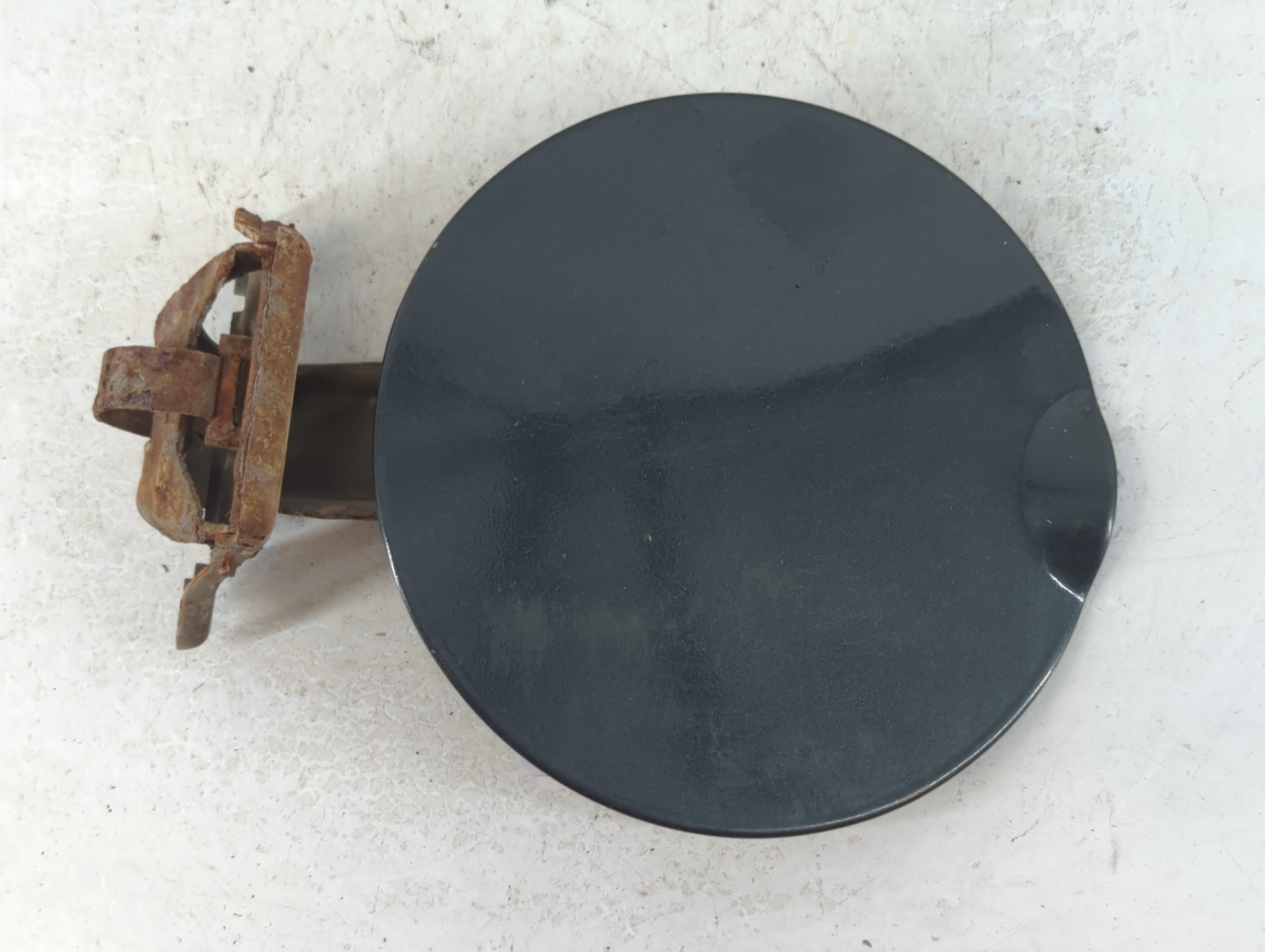 2000 Ford Excursion Fuel Tank Door Lid Gas Tank Black 926900 - Oemusedautoparts1.com