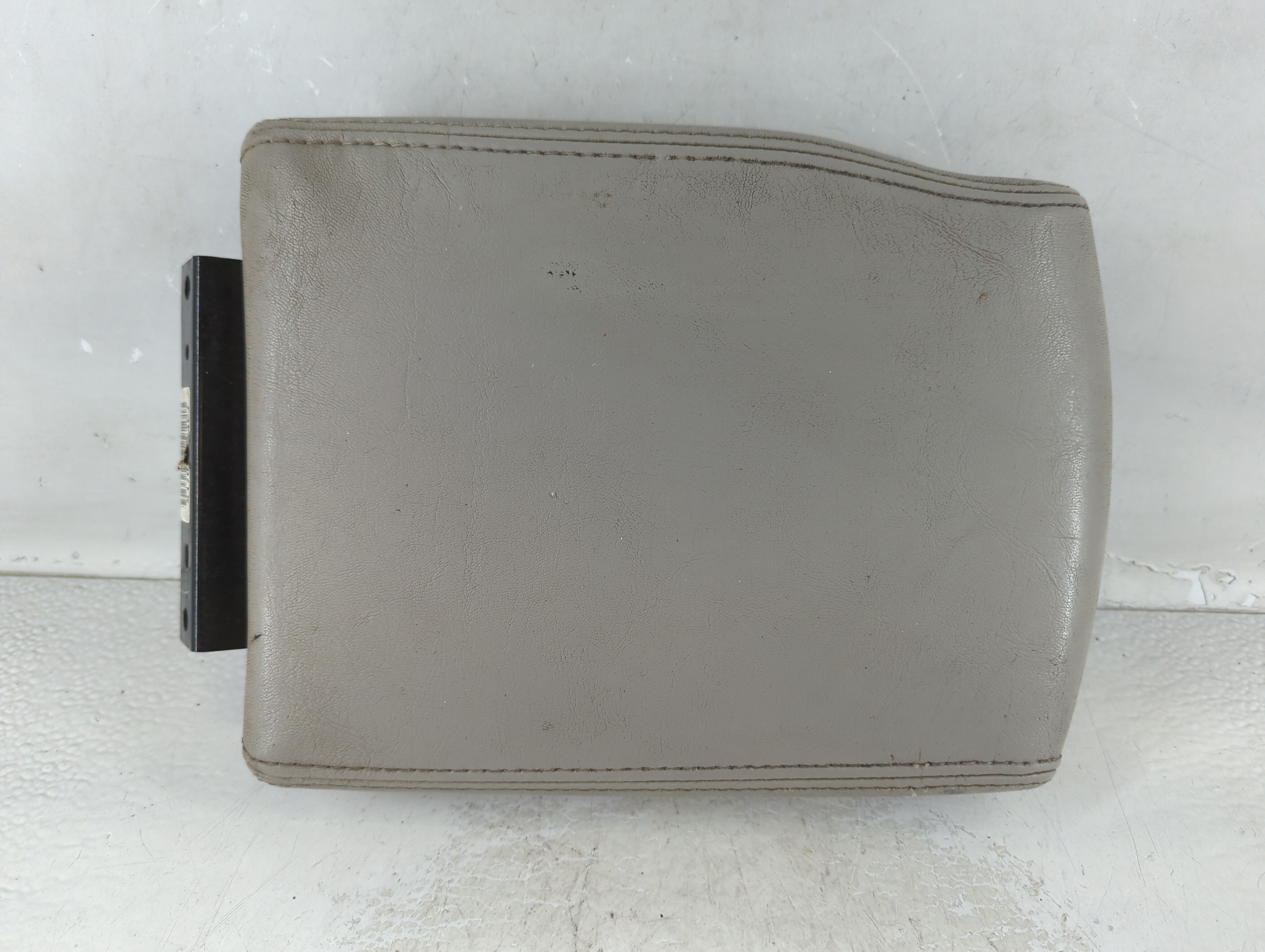 2005-2010 Jeep Grand Cherokee Center Console Armrest Cover Lid Grey 927081 - Oemusedautoparts1.com