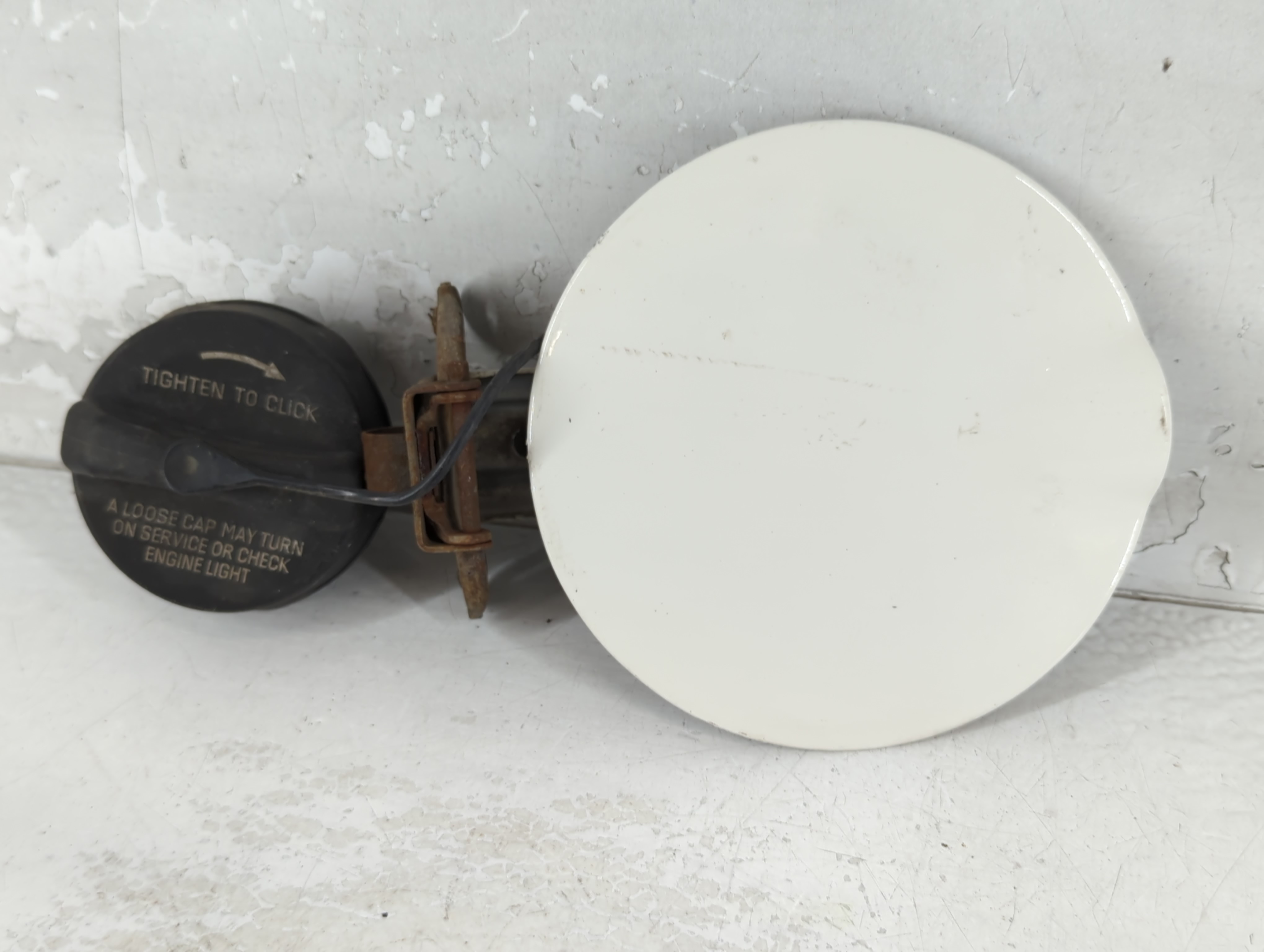 Picture of 2008 Jeep Grand Cherokee Fuel Tank Door Lid Gas Tank White 927110