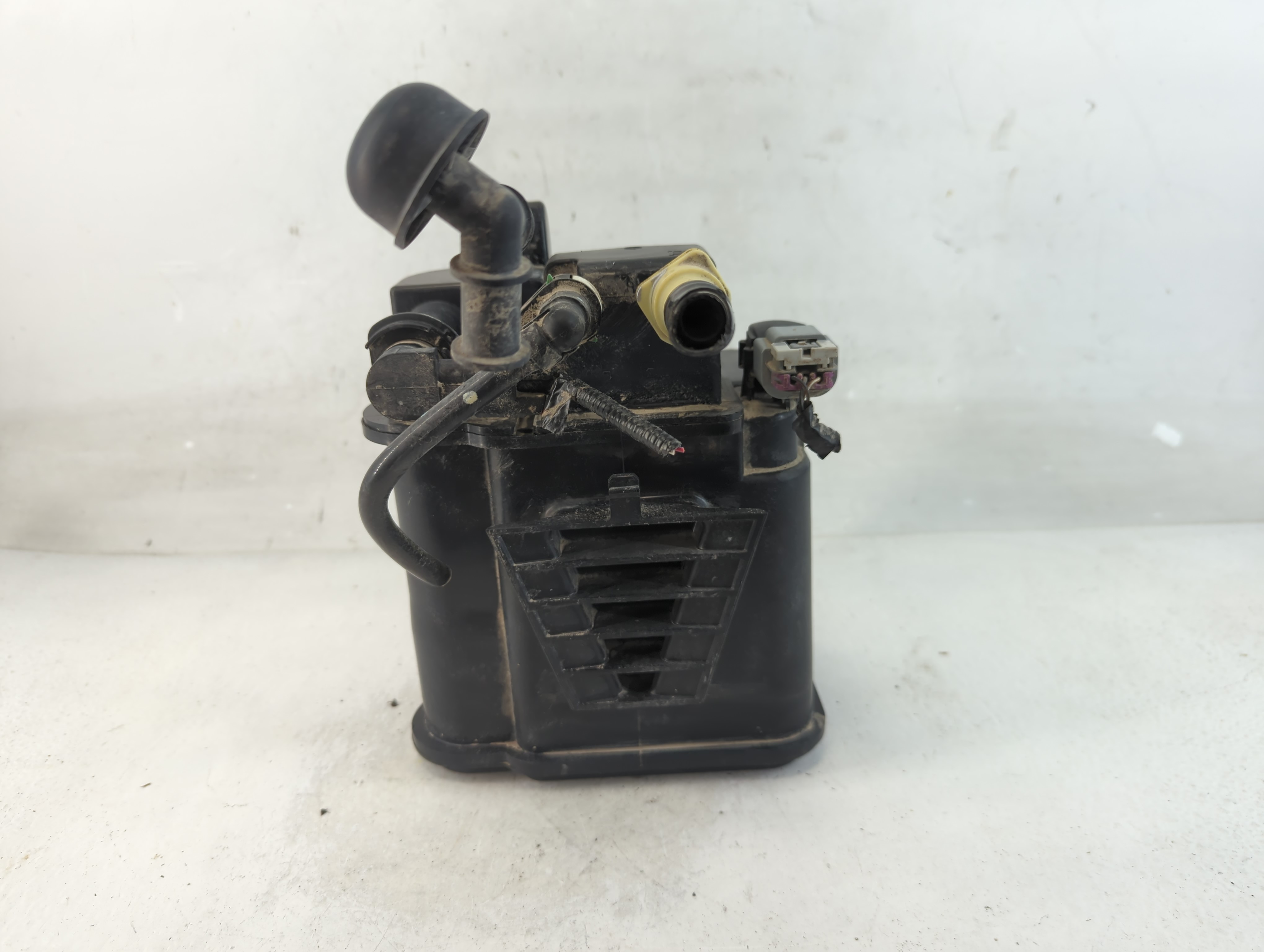 2013 Chevrolet Sonic Fuel Vapor Charcoal Canister 927176 - Oemusedautoparts1.com