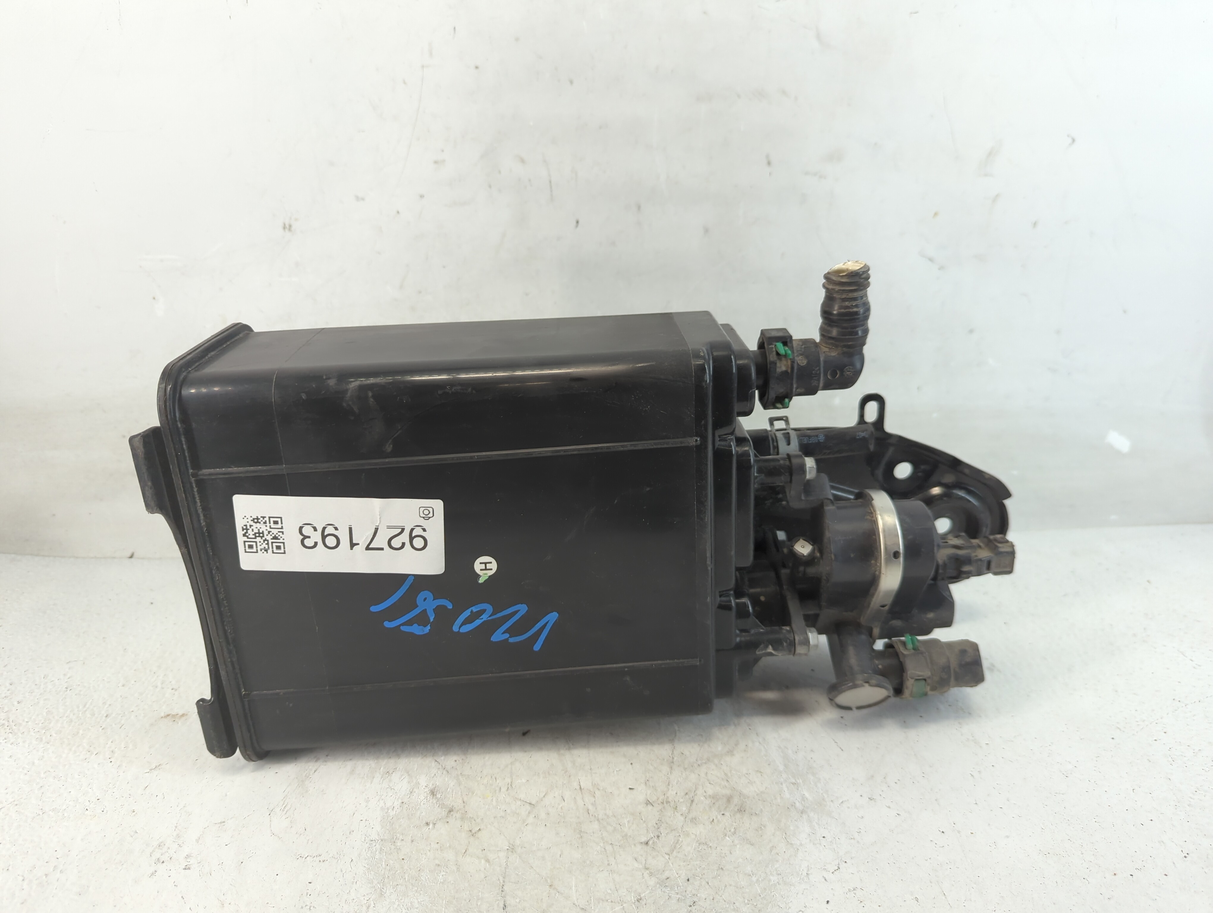 2009 Toyota Camry Fuel Vapor Charcoal Canister 927193 - Oemusedautoparts1.com