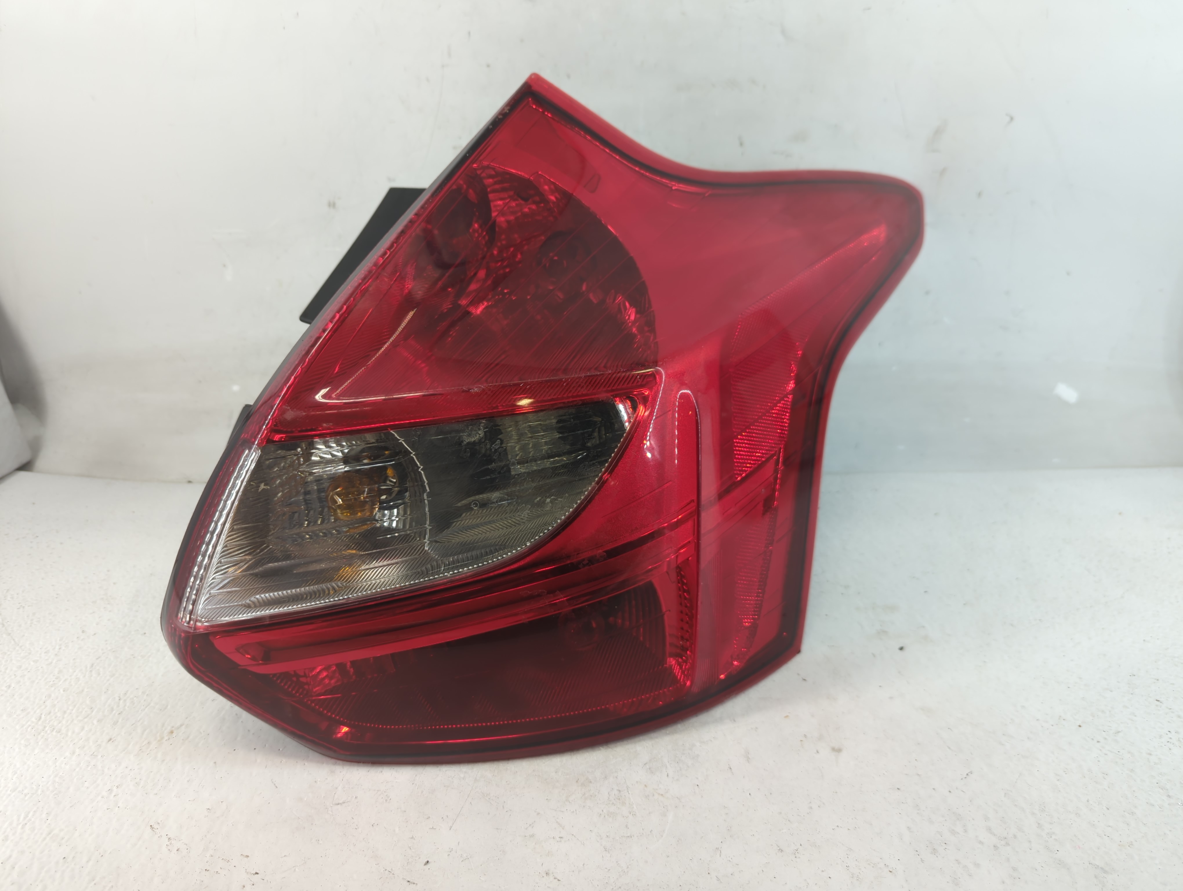 2012-2014 Ford Focus Driver Left Side Tail Light Taillight Oem 927218 - Oemusedautoparts1.com