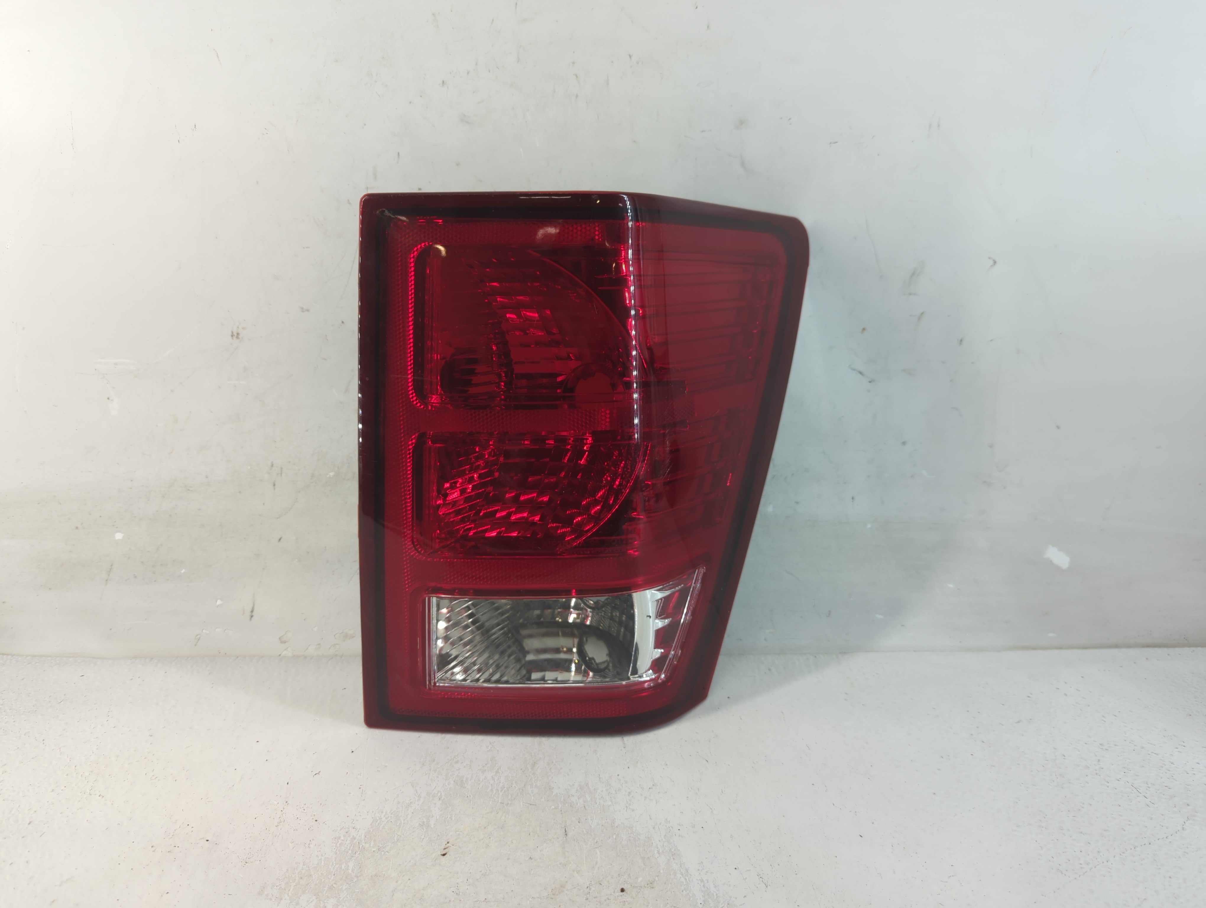 2007 Jeep Grand Cherokee Passenger Right Side Tail Light Taillight Oem 927245 - Oemusedautoparts1.com