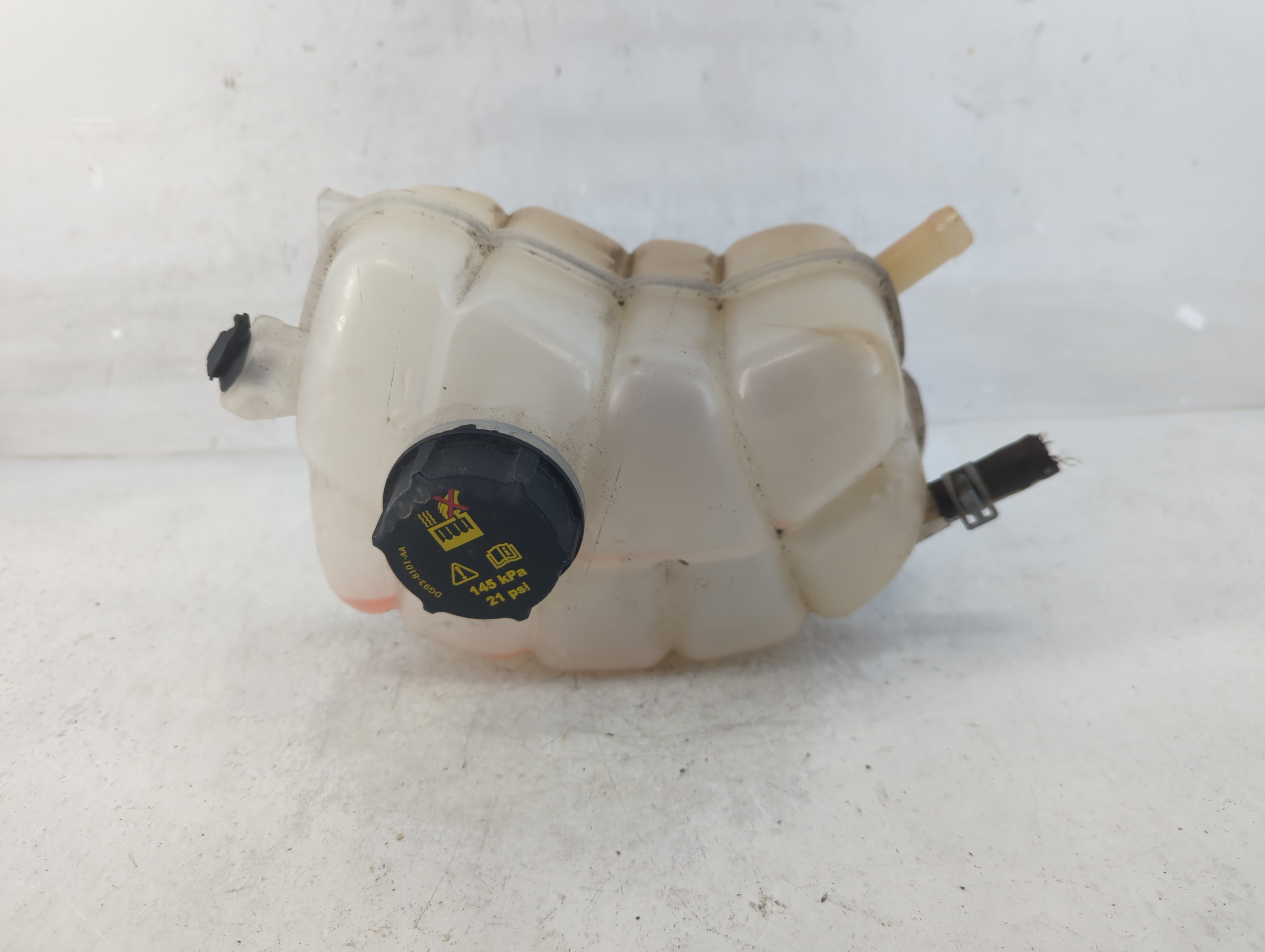 2019 Lincoln Nautilus Radiator Coolant Overflow Expansion Tank Bottle 927246 - Oemusedautoparts1.com