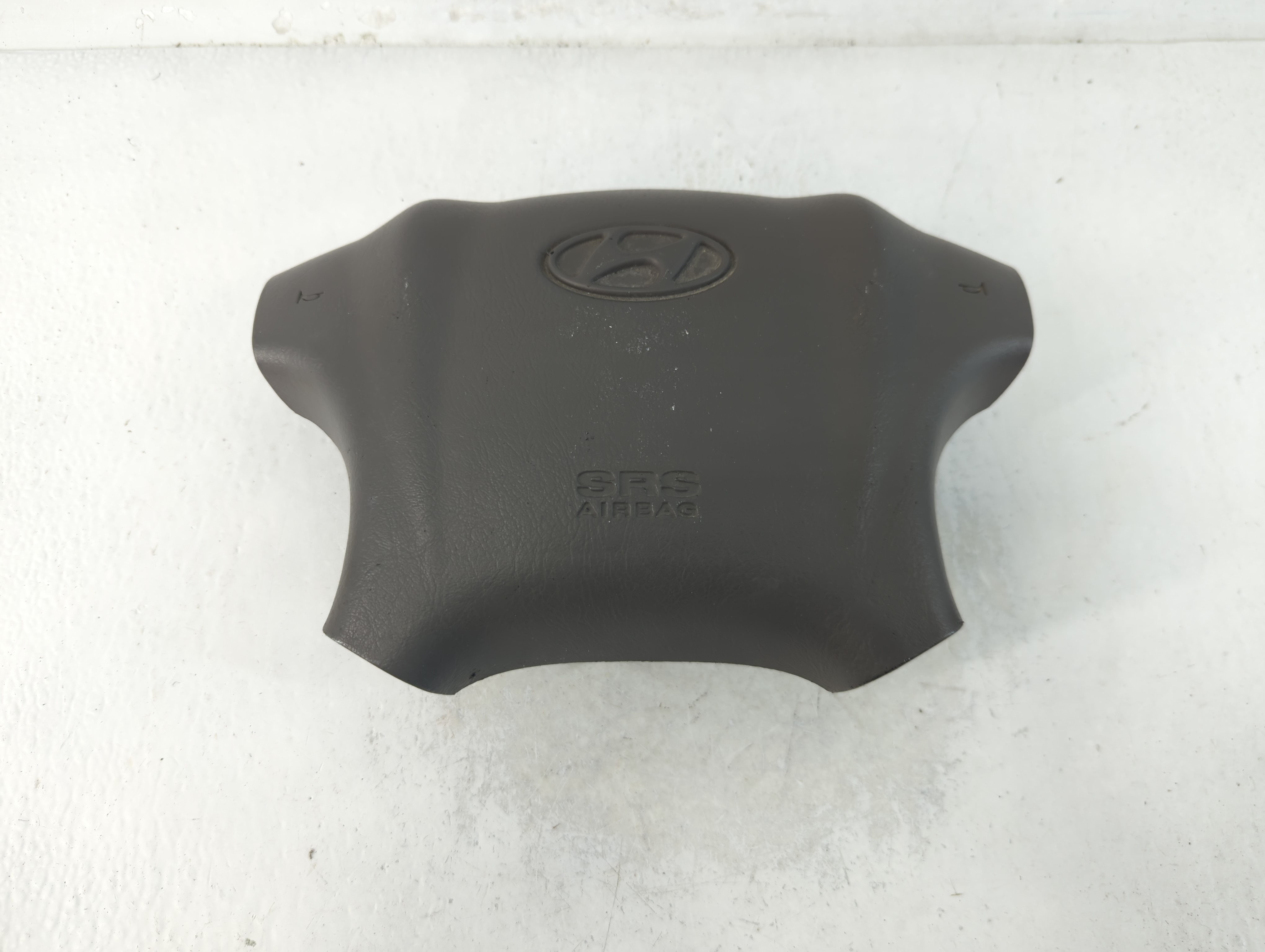 2005-2007 Hyundai Tucson Air Bag Driver Left Steering Wheel Mounted 927277 - Oemusedautoparts1.com