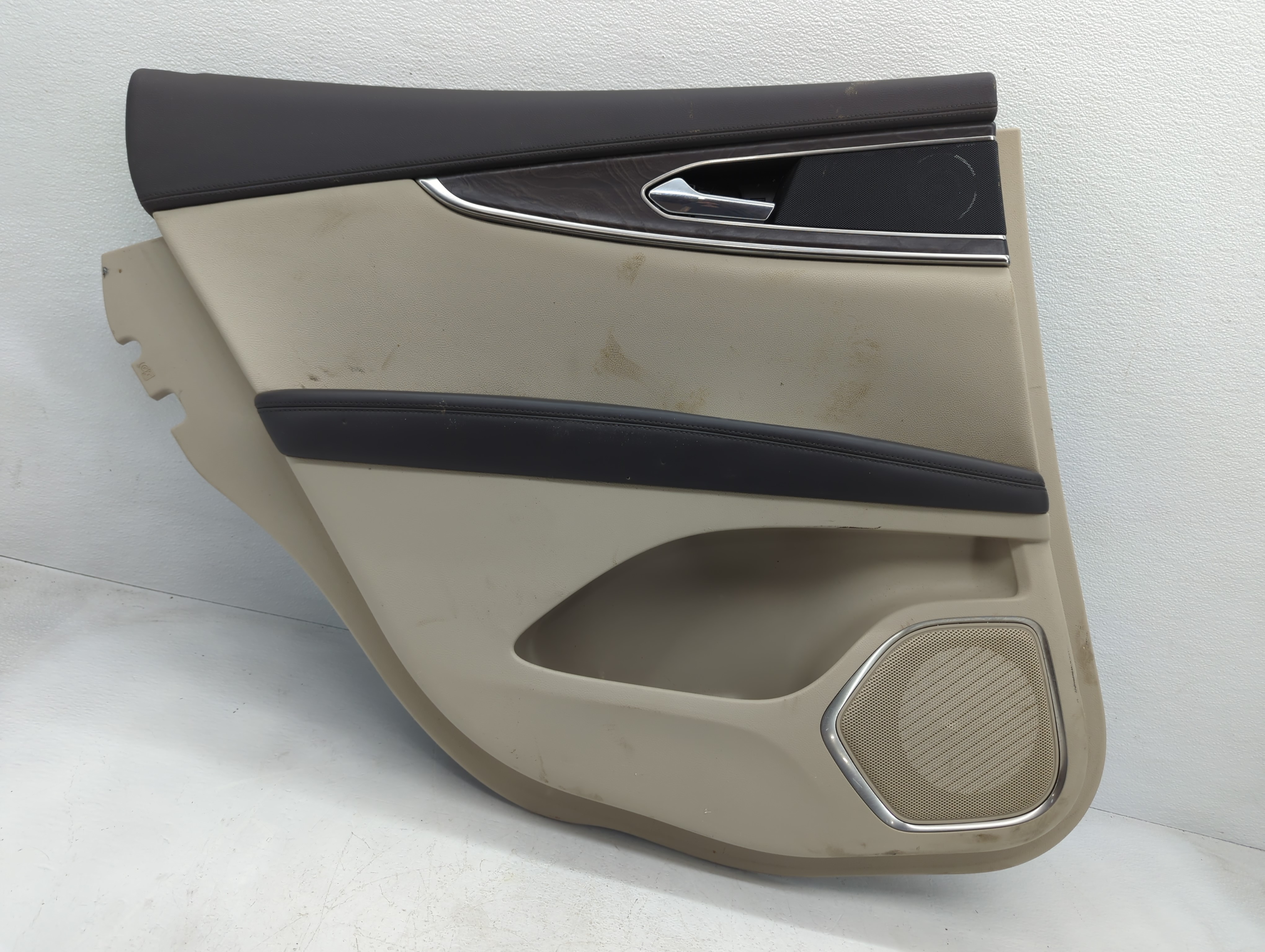 Picture of 2019 Lincoln Nautilus Rear Left Driver Interior Door Panel Trim 927312