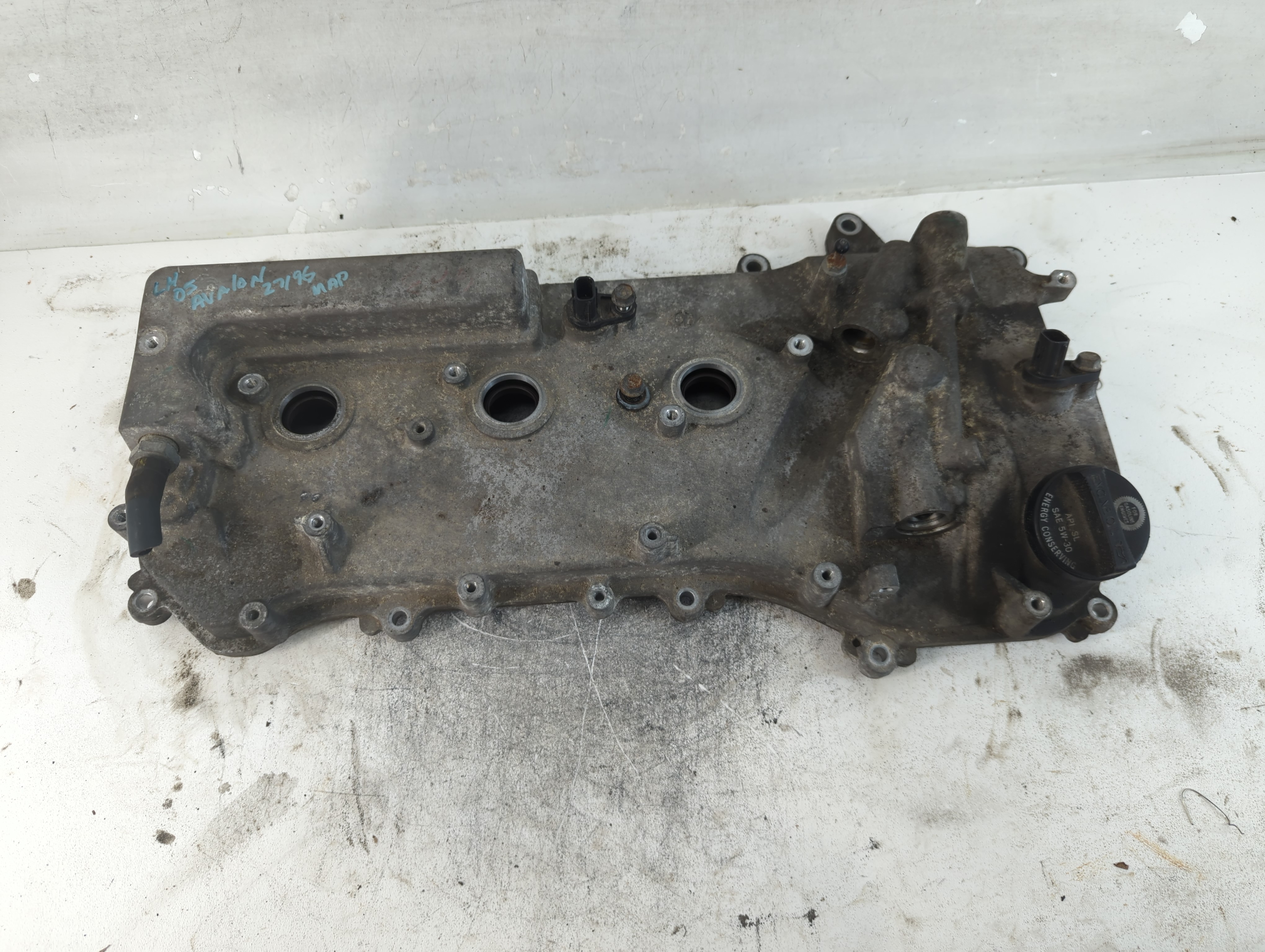 2005 Toyota Avalon Passenger Right Cylinder Head Valve Cover 927363 - Oemusedautoparts1.com