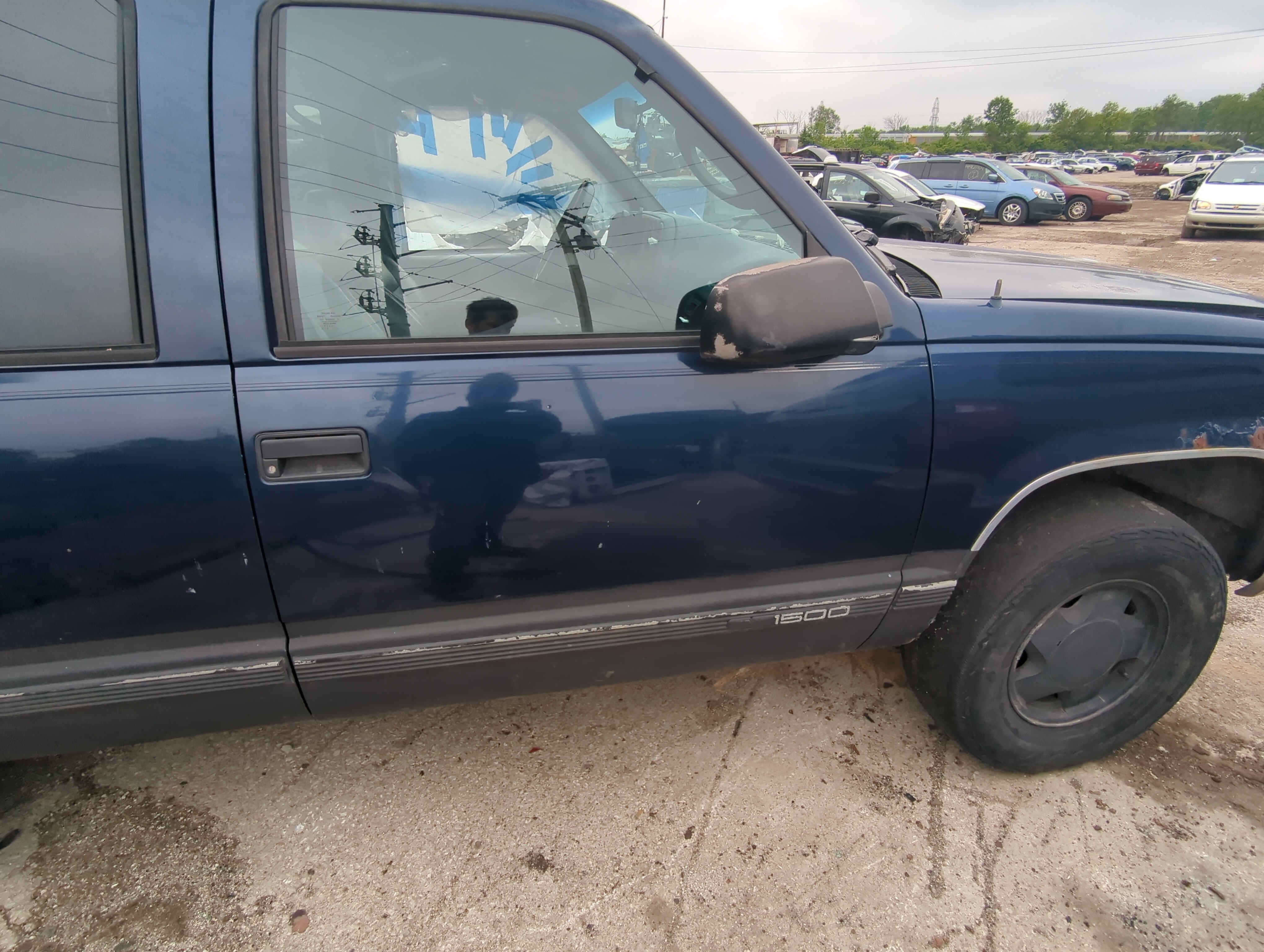 Picture of 1995-1999 Gmc Yukon Passenger Front Door Oem 927411