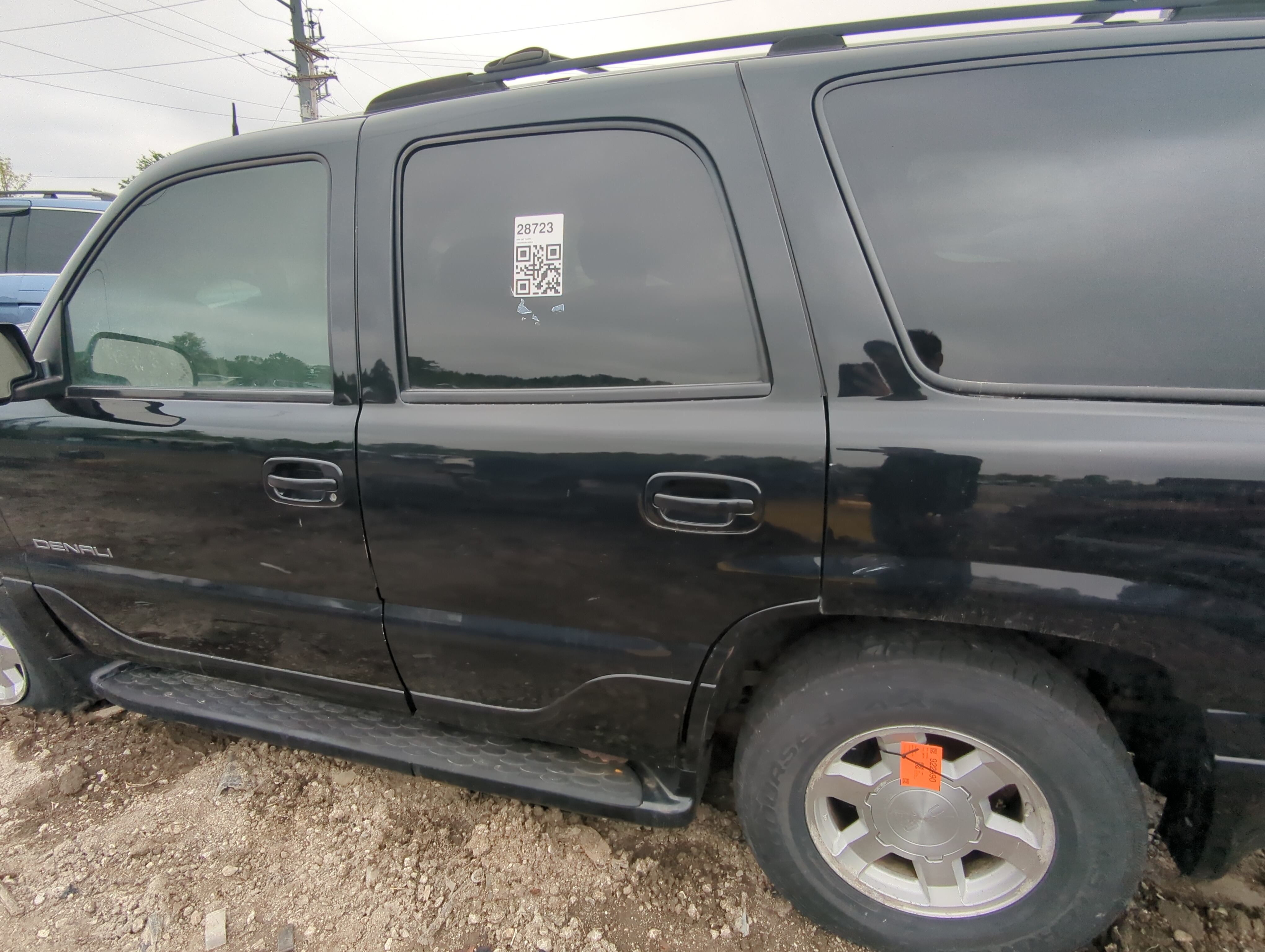 Picture of 2000-2006 Gmc Yukon Driver Rear Door Oem 927607