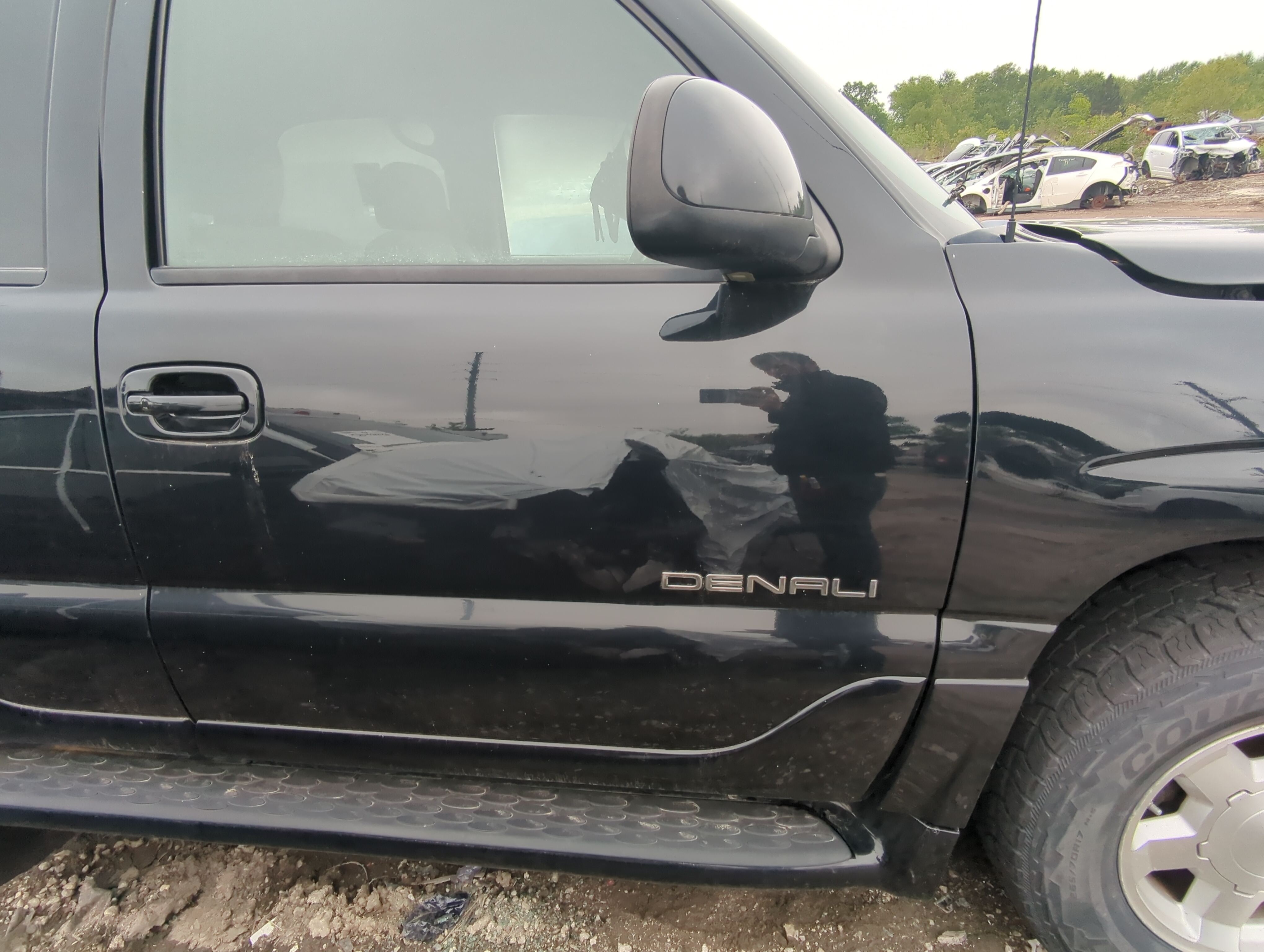 Picture of 2000-2006 Gmc Yukon Passenger Front Door Oem 927616