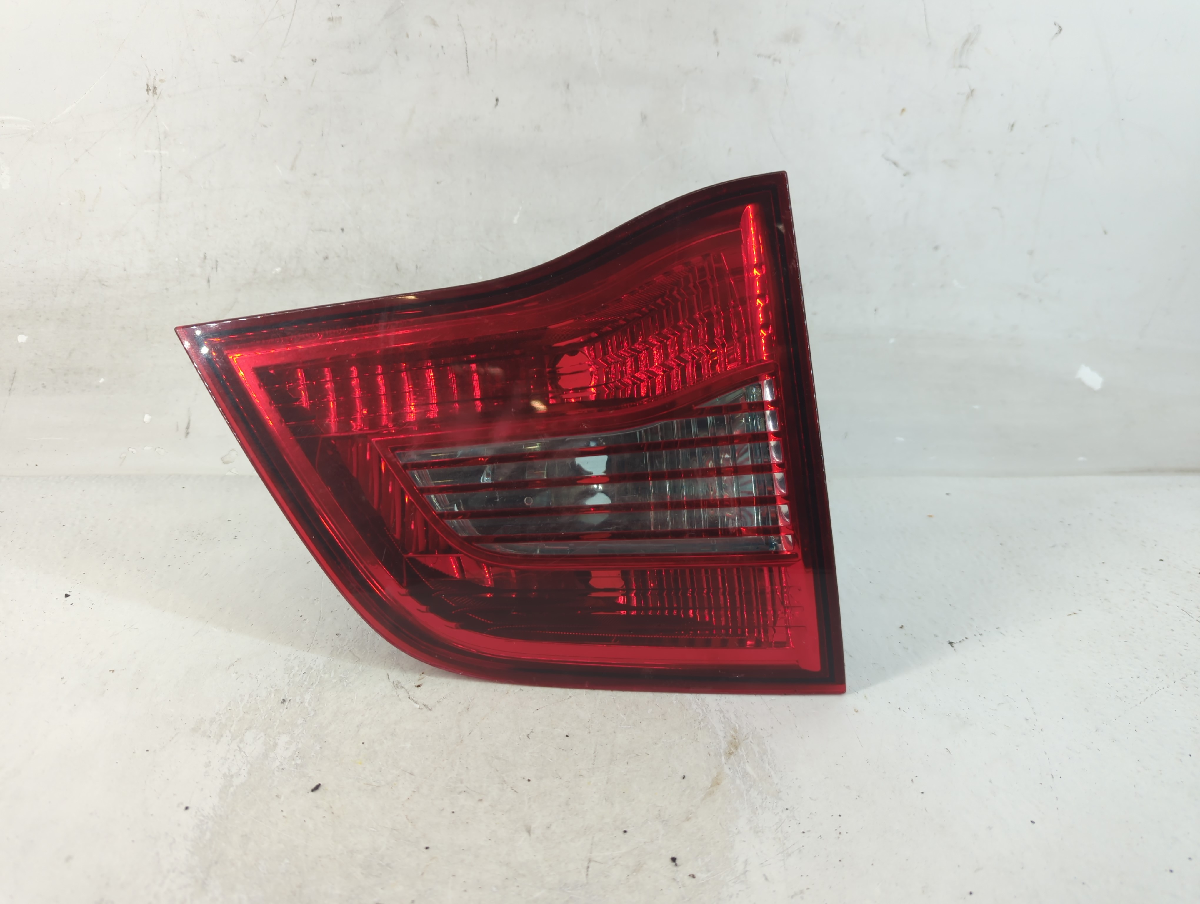 2009-2014 Volkswagen Routan Driver Left Side Tail Light Taillight Oem 927638 - Oemusedautoparts1.com