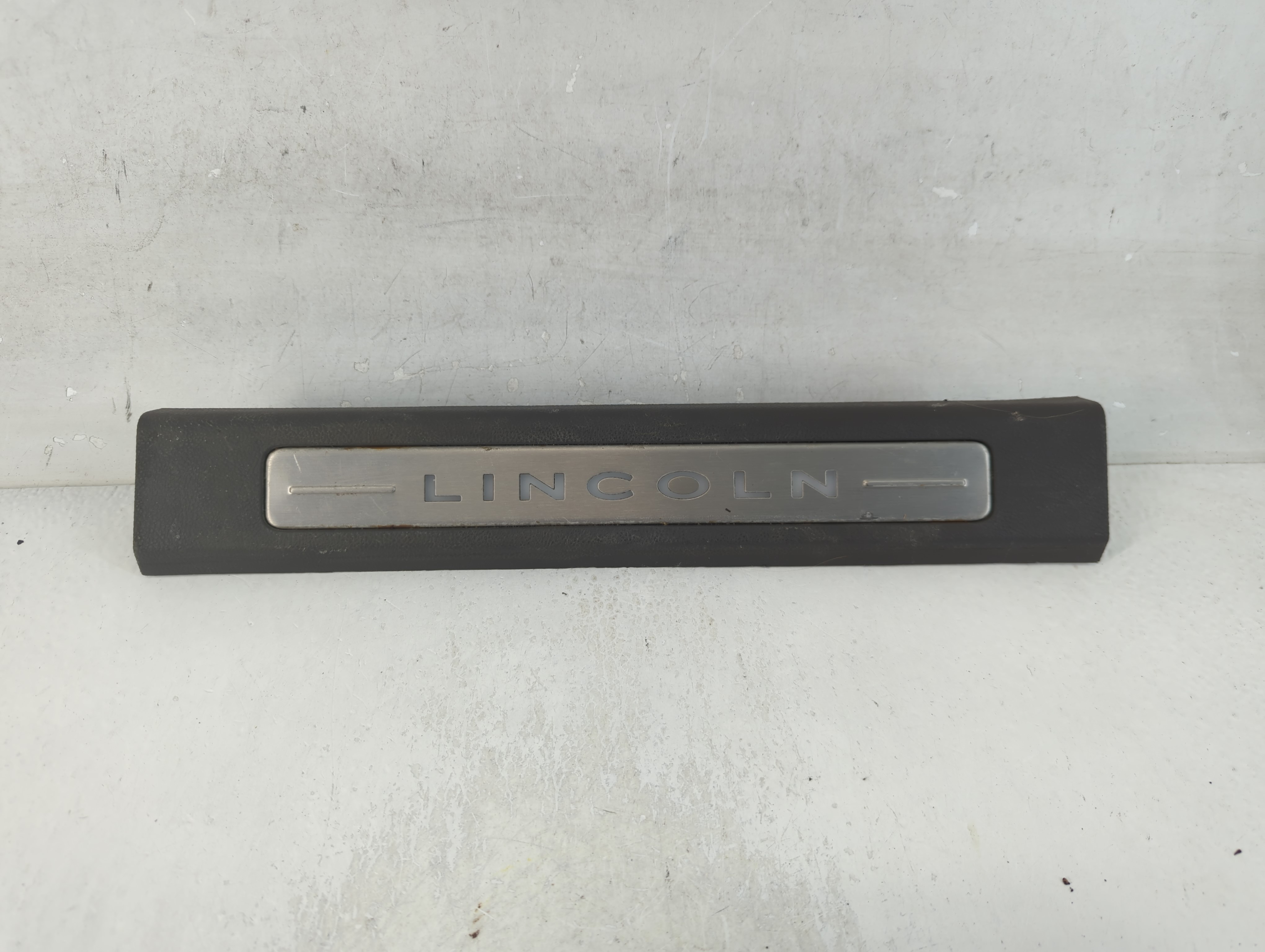 2019 Lincoln Nautilus DOOR SILL SCUFF PLATE ILLUMINATED 927646 - Oemusedautoparts1.com