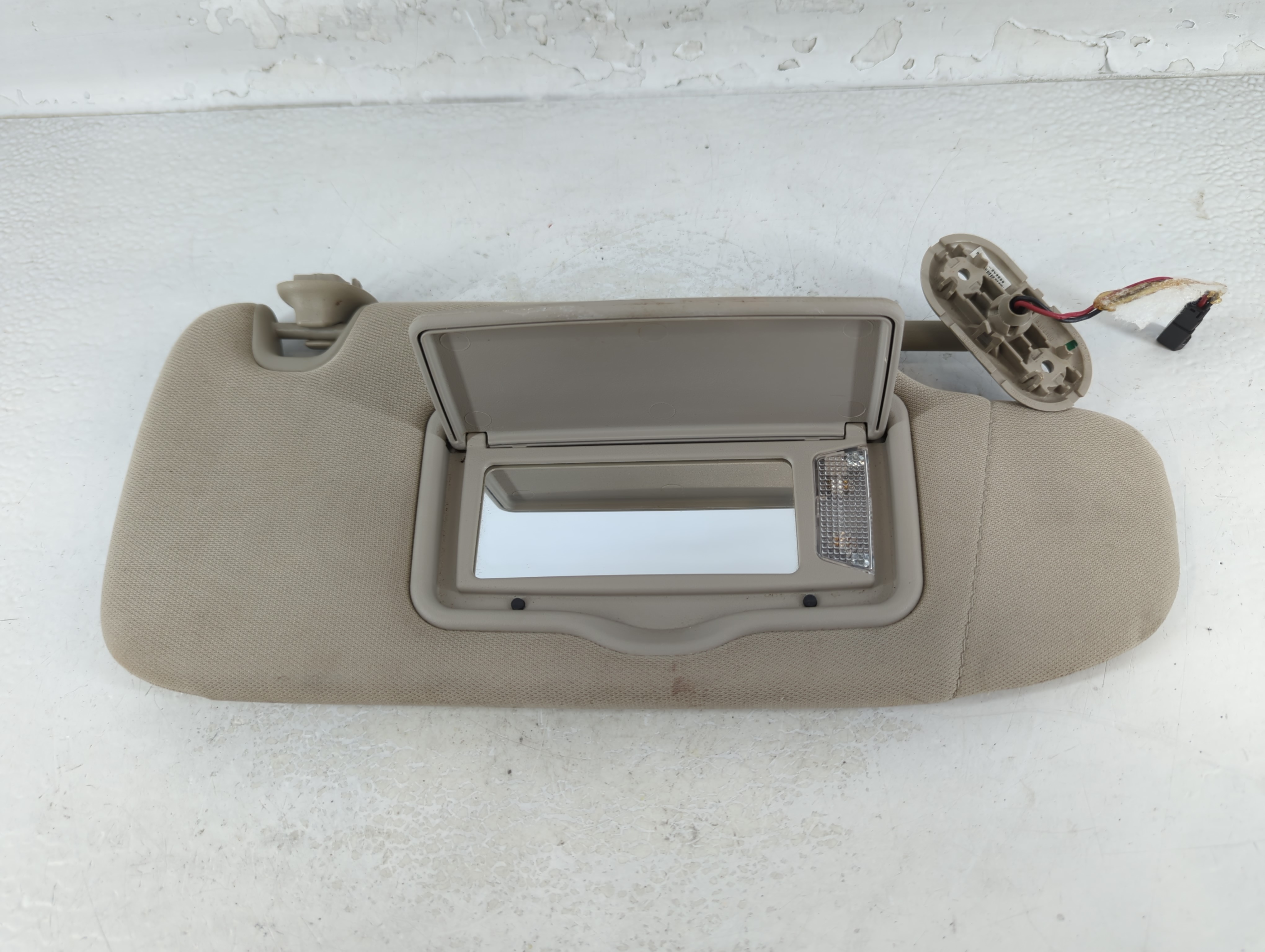 2010-2012 Ford Fusion Driver Sun Visor Mirror Left Sunvisor Beige 927667 - Oemusedautoparts1.com