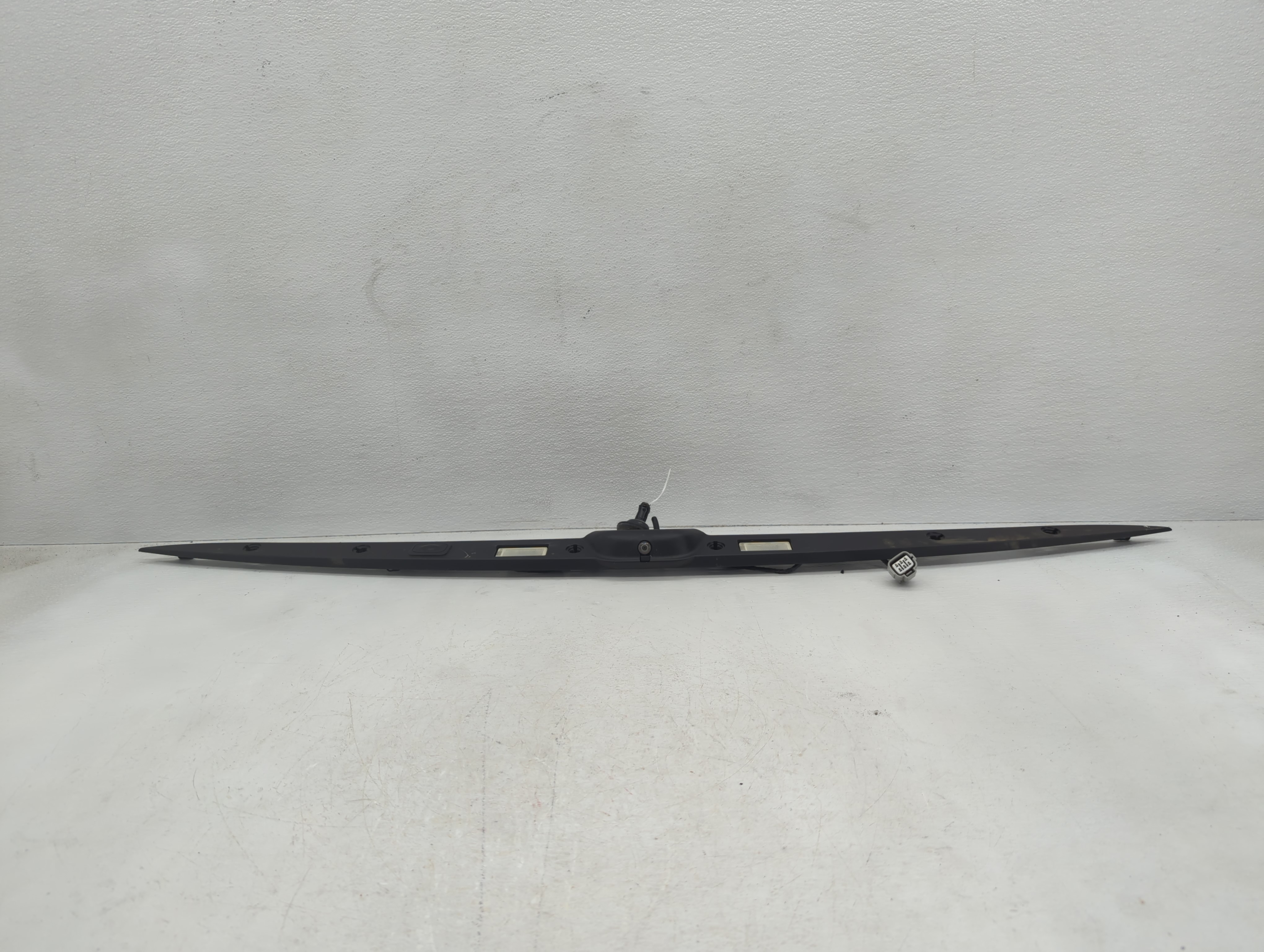 2019 Lincoln Nautilus LIFTGATE MOLDING TRIM PANEL 927672 - Oemusedautoparts1.com