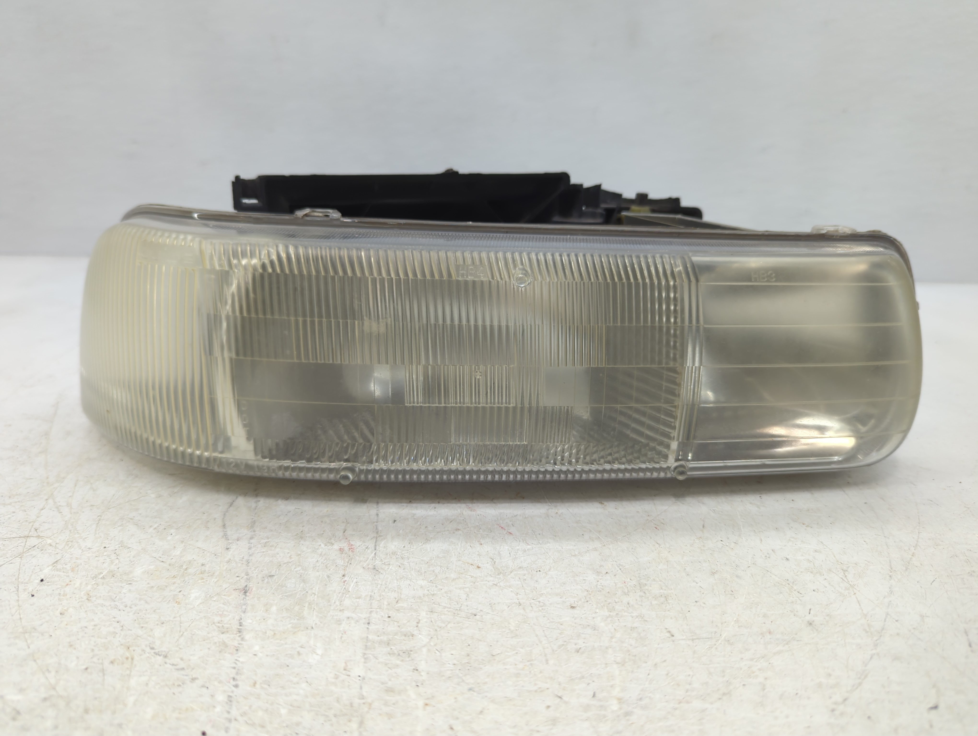 2000-2006 Chevrolet Tahoe Passenger Right Oem Head Light Headlight Lamp 927699 - Oemusedautoparts1.com