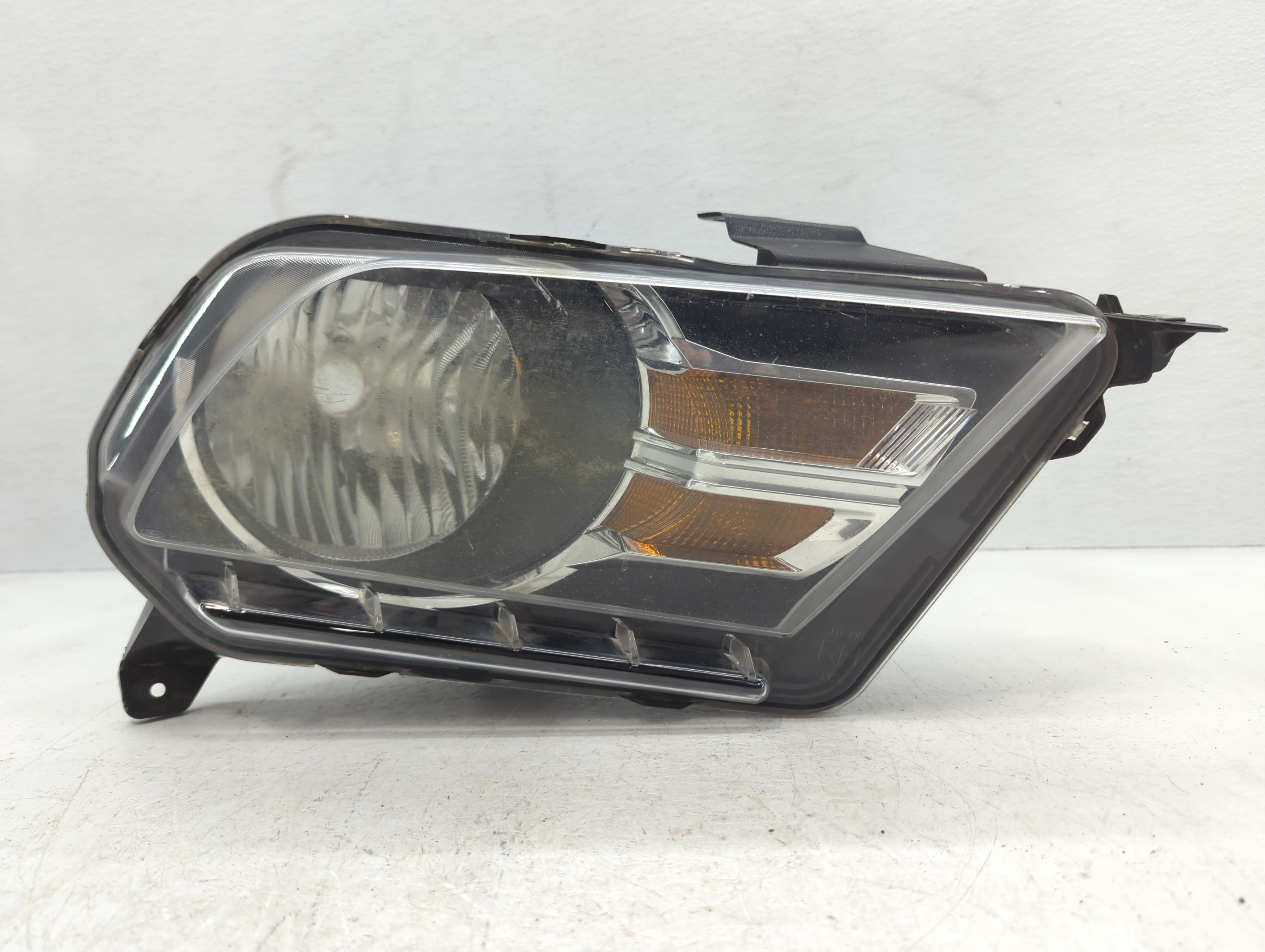 2010-2012 Ford Mustang Passenger Right Oem Head Light Headlight Lamp 927700 - Oemusedautoparts1.com