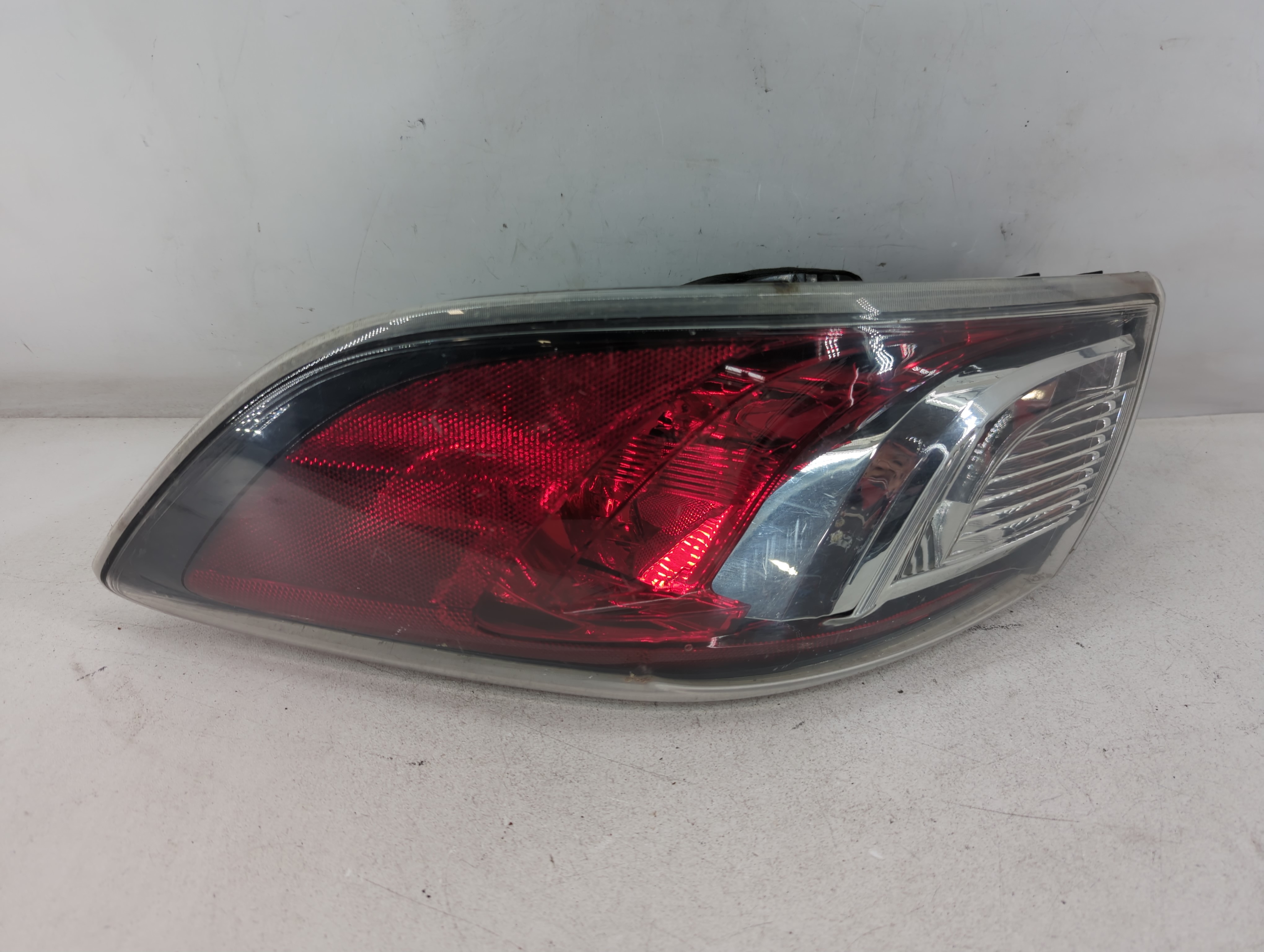 2010-2013 Mazda 3 Passenger Right Side Tail Light Taillight Oem 927701 - Oemusedautoparts1.com