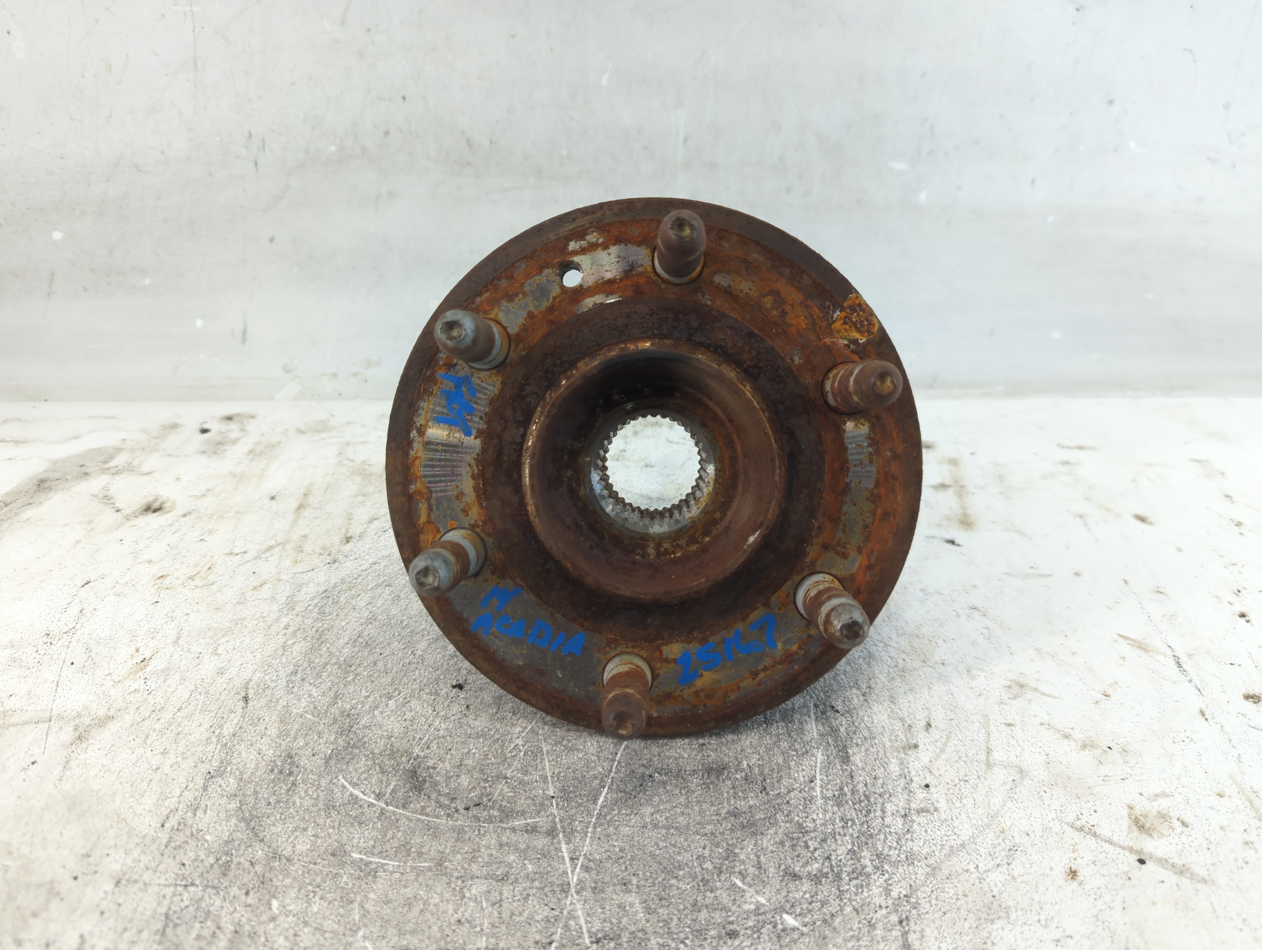 Picture of 2007-2017 Gmc Acadia Driver Front Wheel Hub Oem 927726