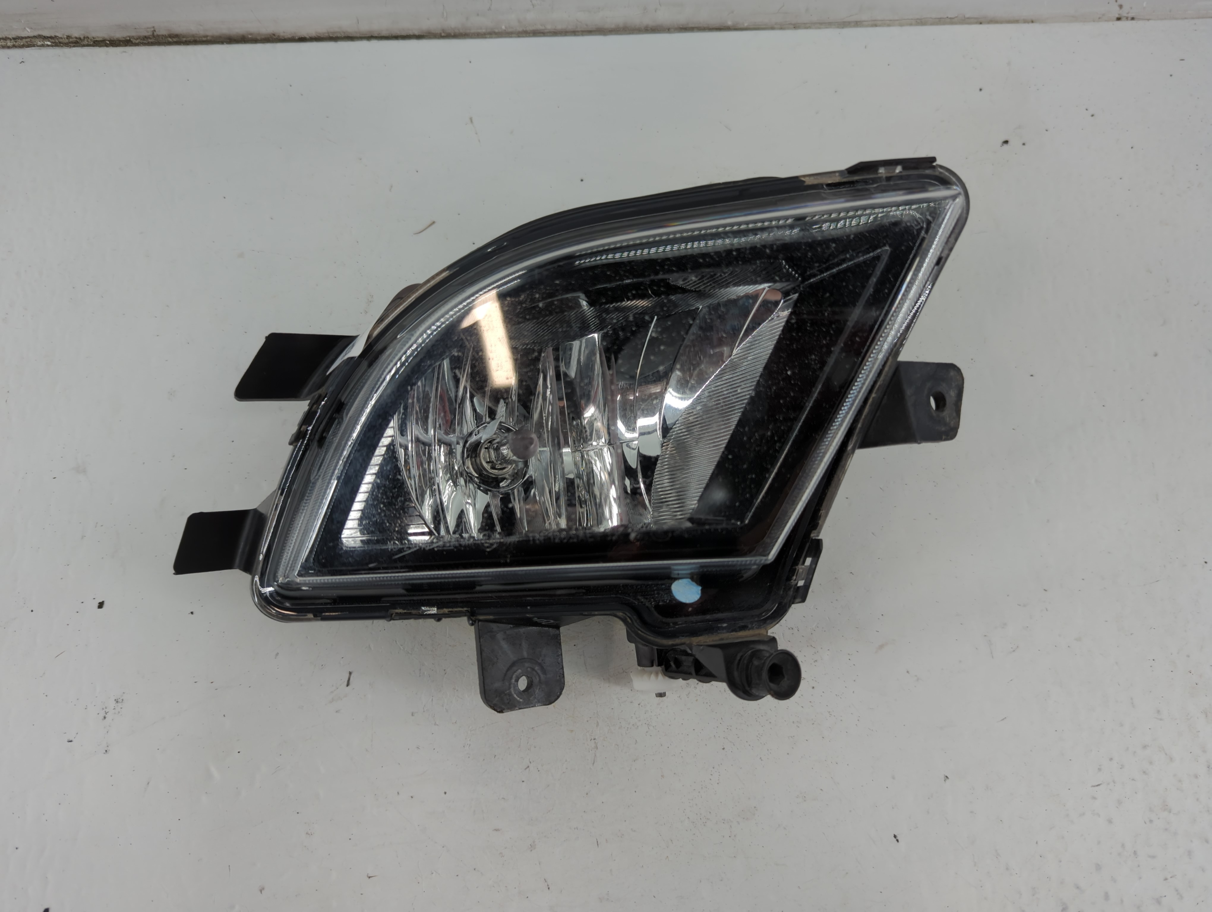 Picture of 2015-2018 Volkswagen Jetta Passenger Right Oem Fog Light Lamp 927770