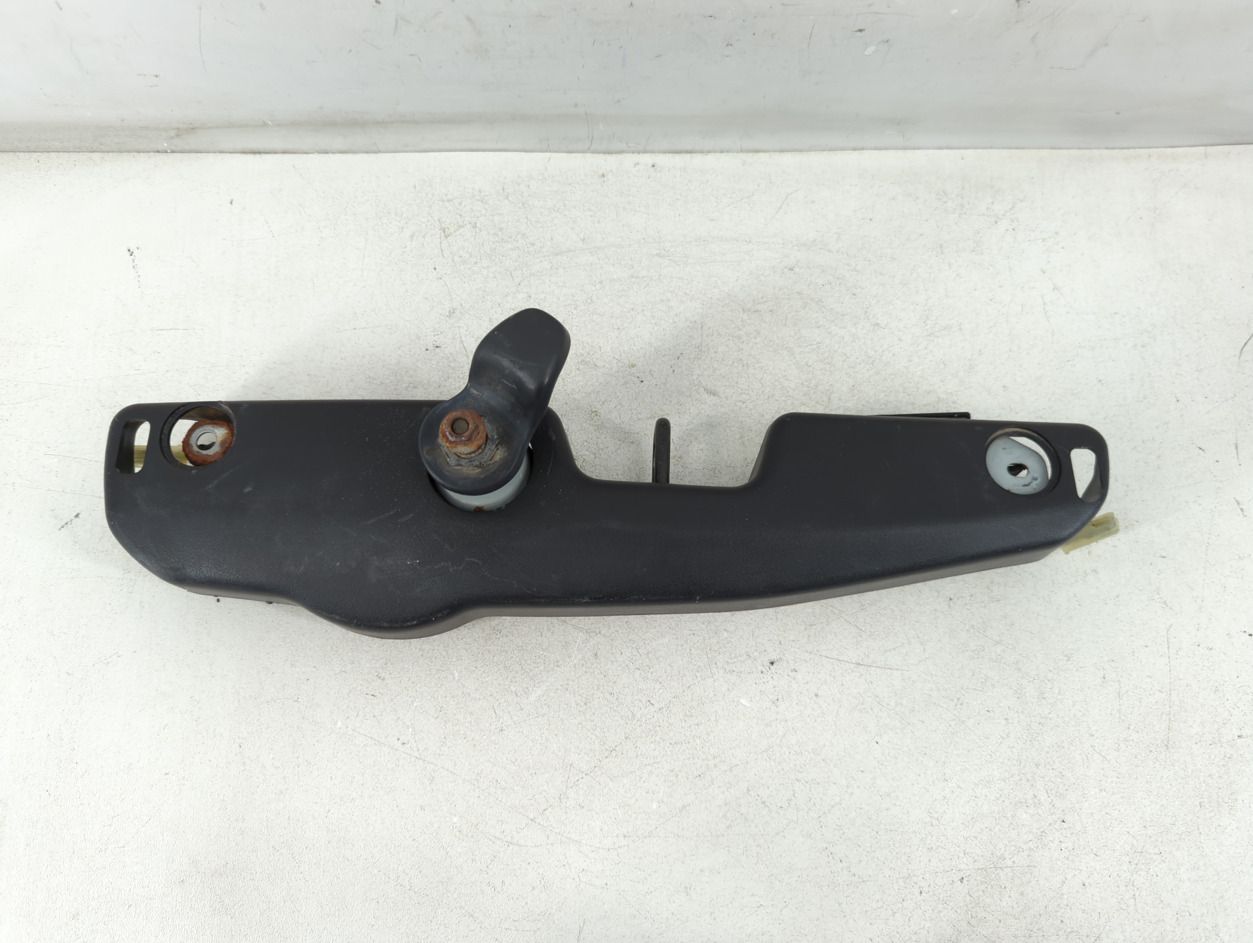 2005-2009 Hyundai Tucson Front Windshield Wiper Motor 927795 - Oemusedautoparts1.com