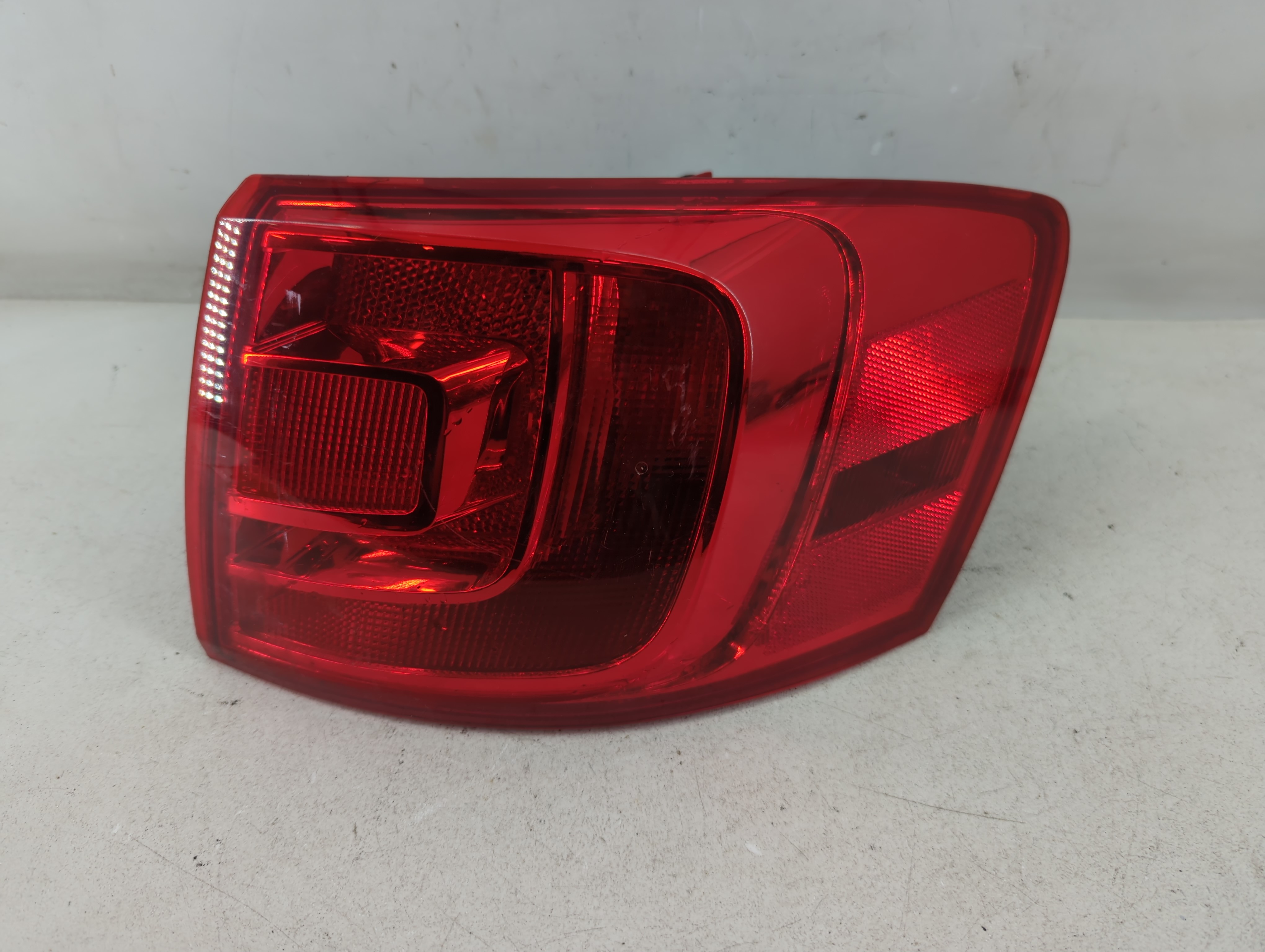 2011-2014 Volkswagen Jetta Driver Left Side Tail Light Taillight Oem 927798 - Oemusedautoparts1.com