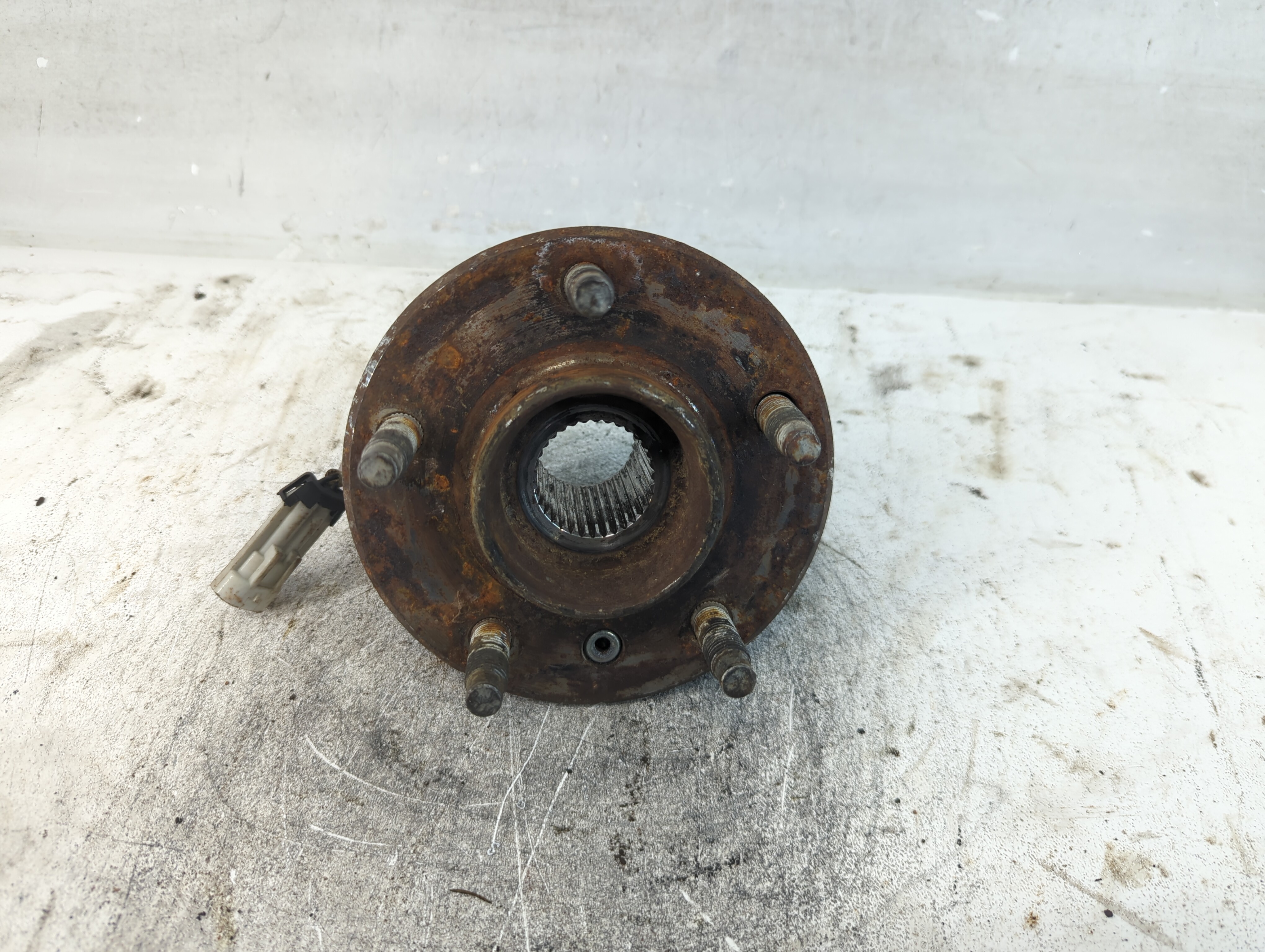 2001-2005 Buick Lesabre Driver Front Wheel Hub Oem 928191 - Oemusedautoparts1.com