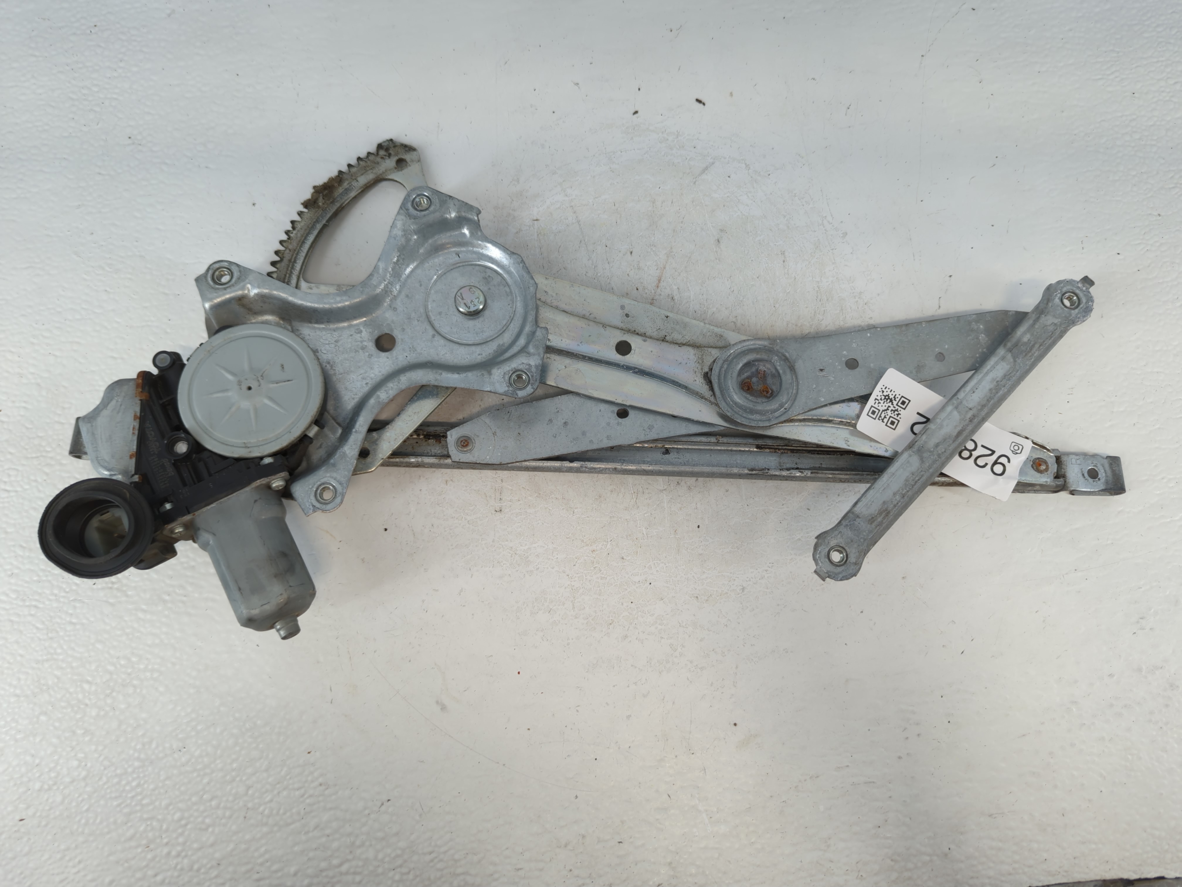 2010-2011 Toyota Camry Passenger Rear Right Power Window Motor 928252 - Oemusedautoparts1.com