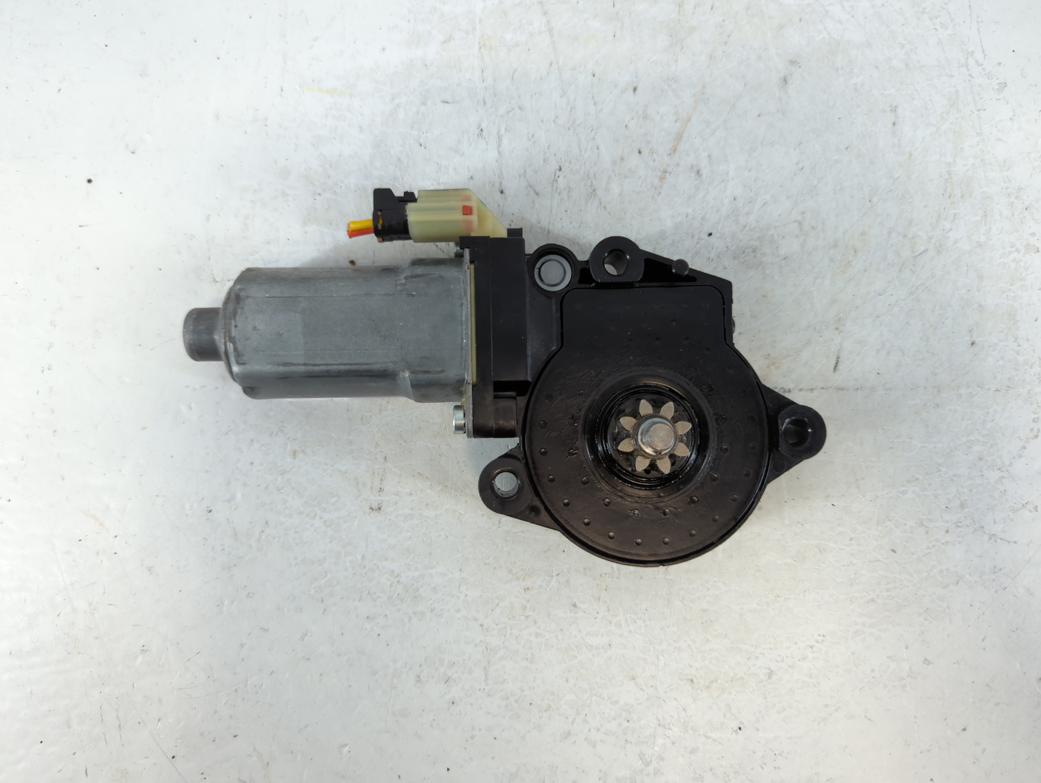 2005-2009 Hyundai Tucson Driver Rear Left Power Window Motor 928255 - Oemusedautoparts1.com